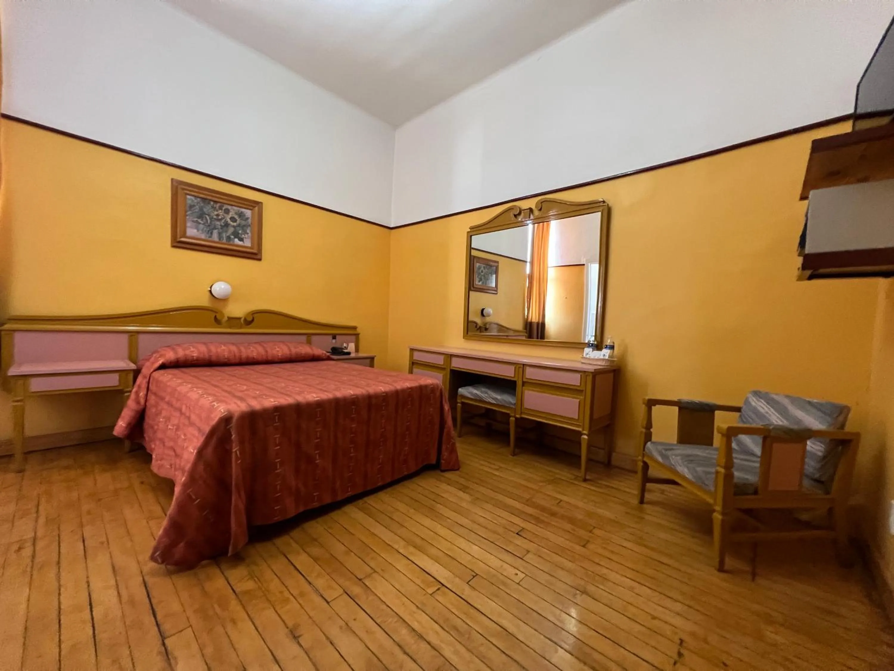 Photo of the whole room, Bed in Hotel Isabel