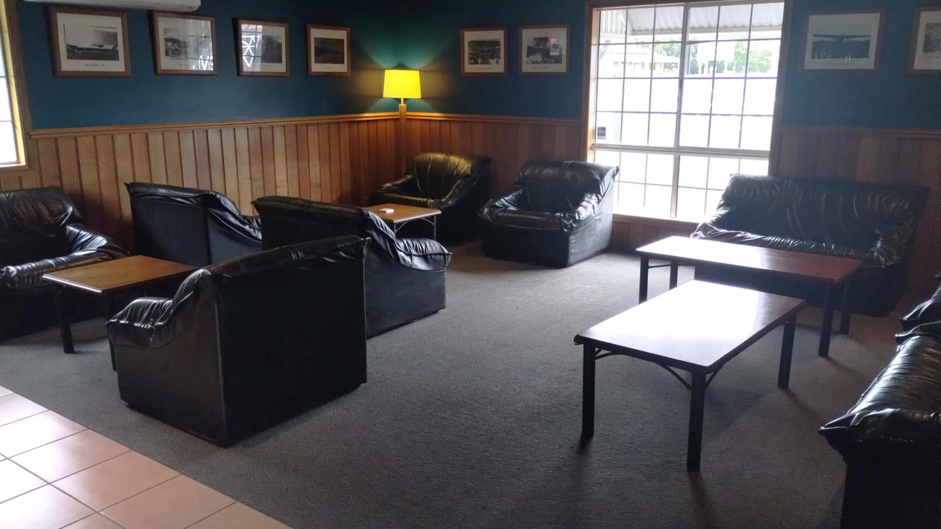 Restaurant/places to eat in Tully Motel