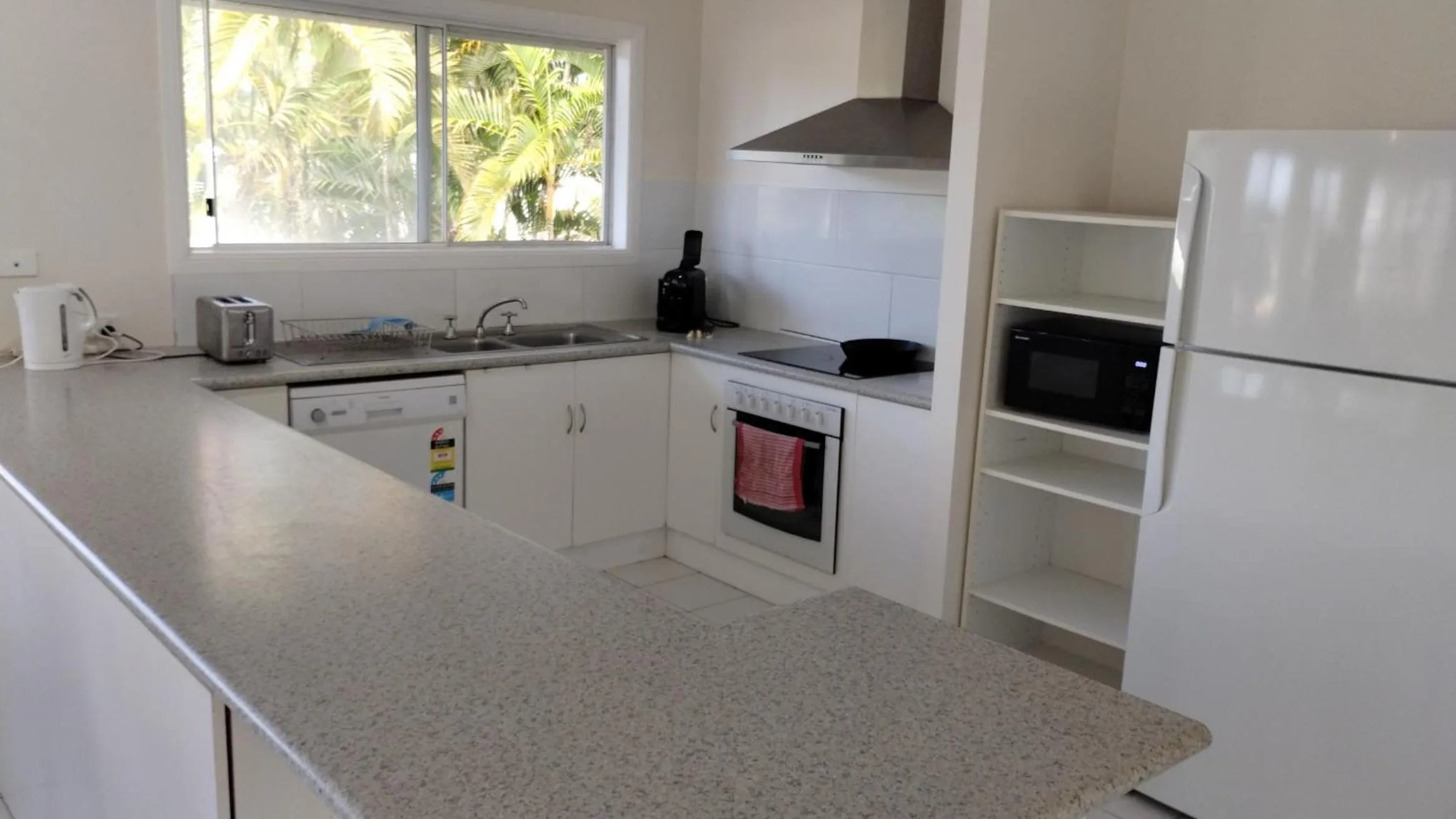 Kitchen or kitchenette in Tully Motel