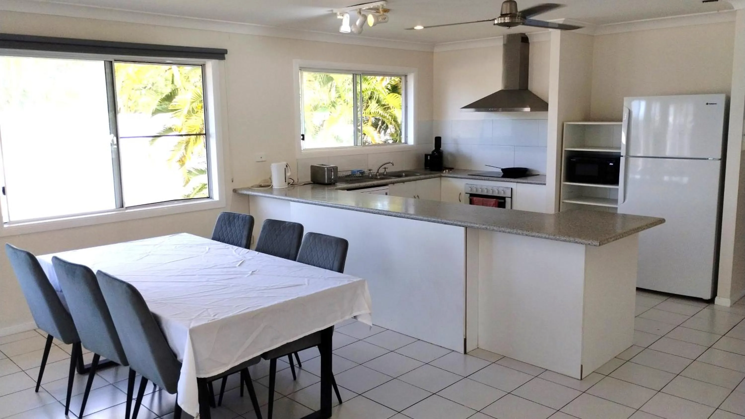 Kitchen or kitchenette in Tully Motel