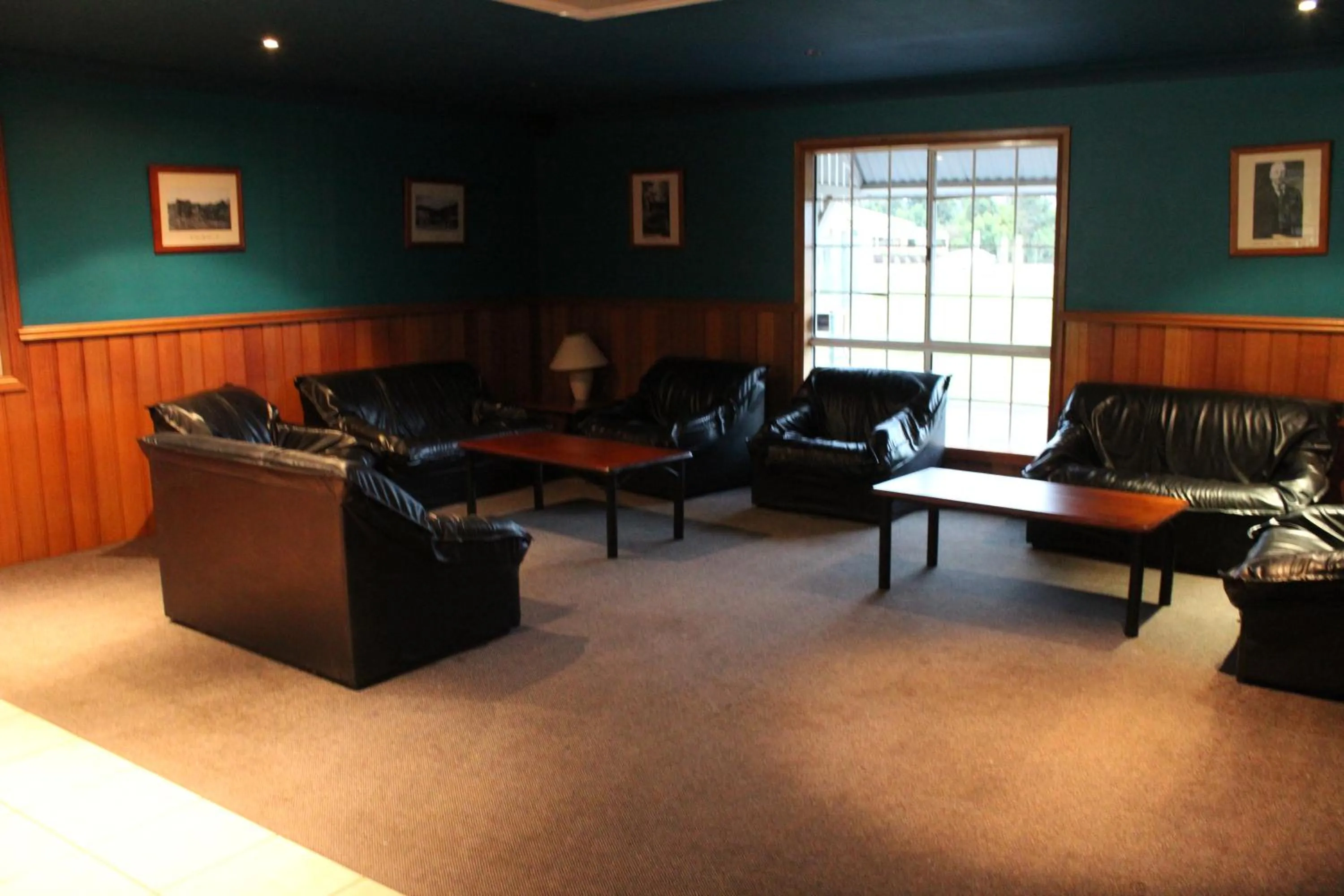 Restaurant/places to eat in Tully Motel