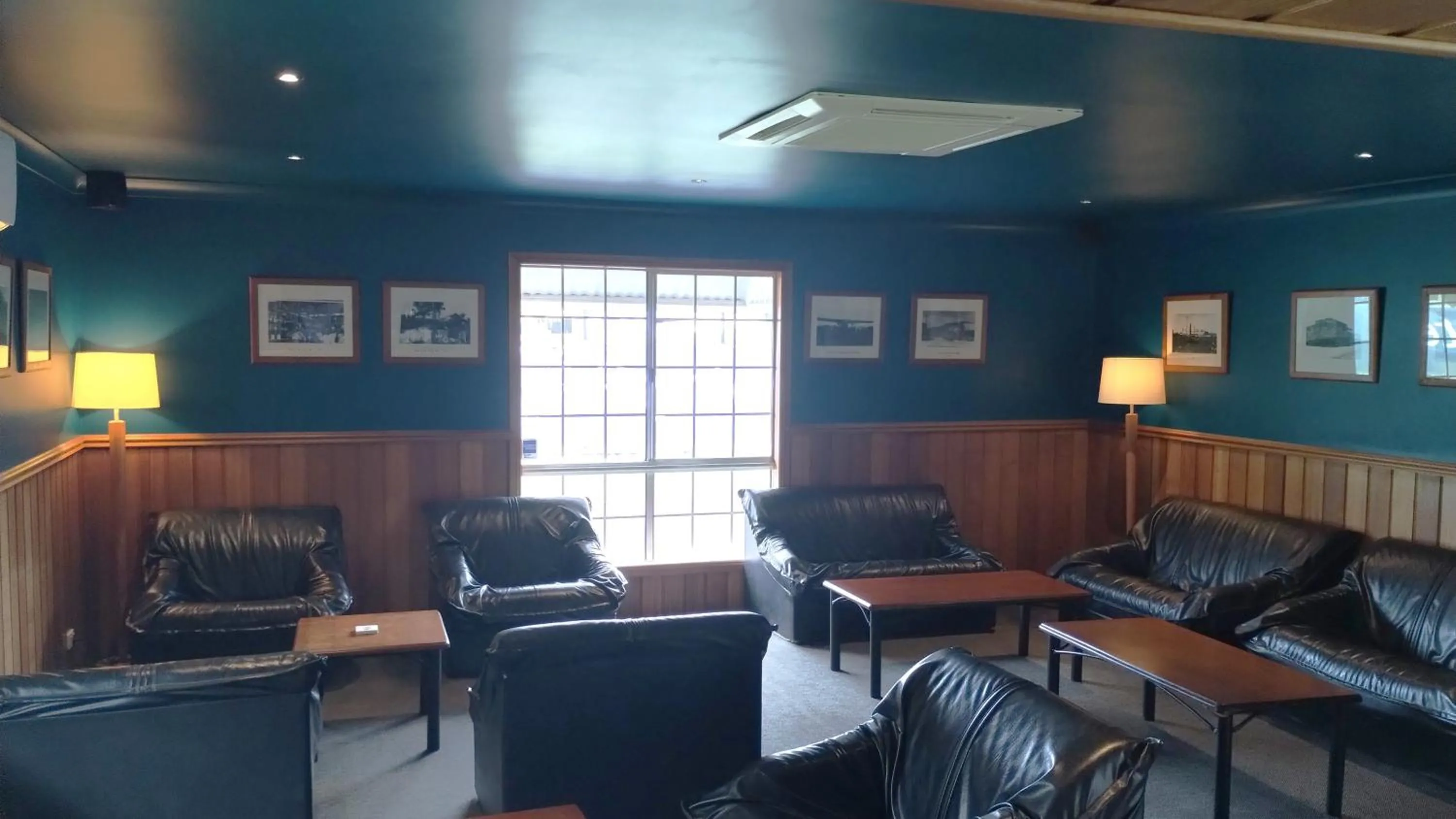 Restaurant/places to eat in Tully Motel