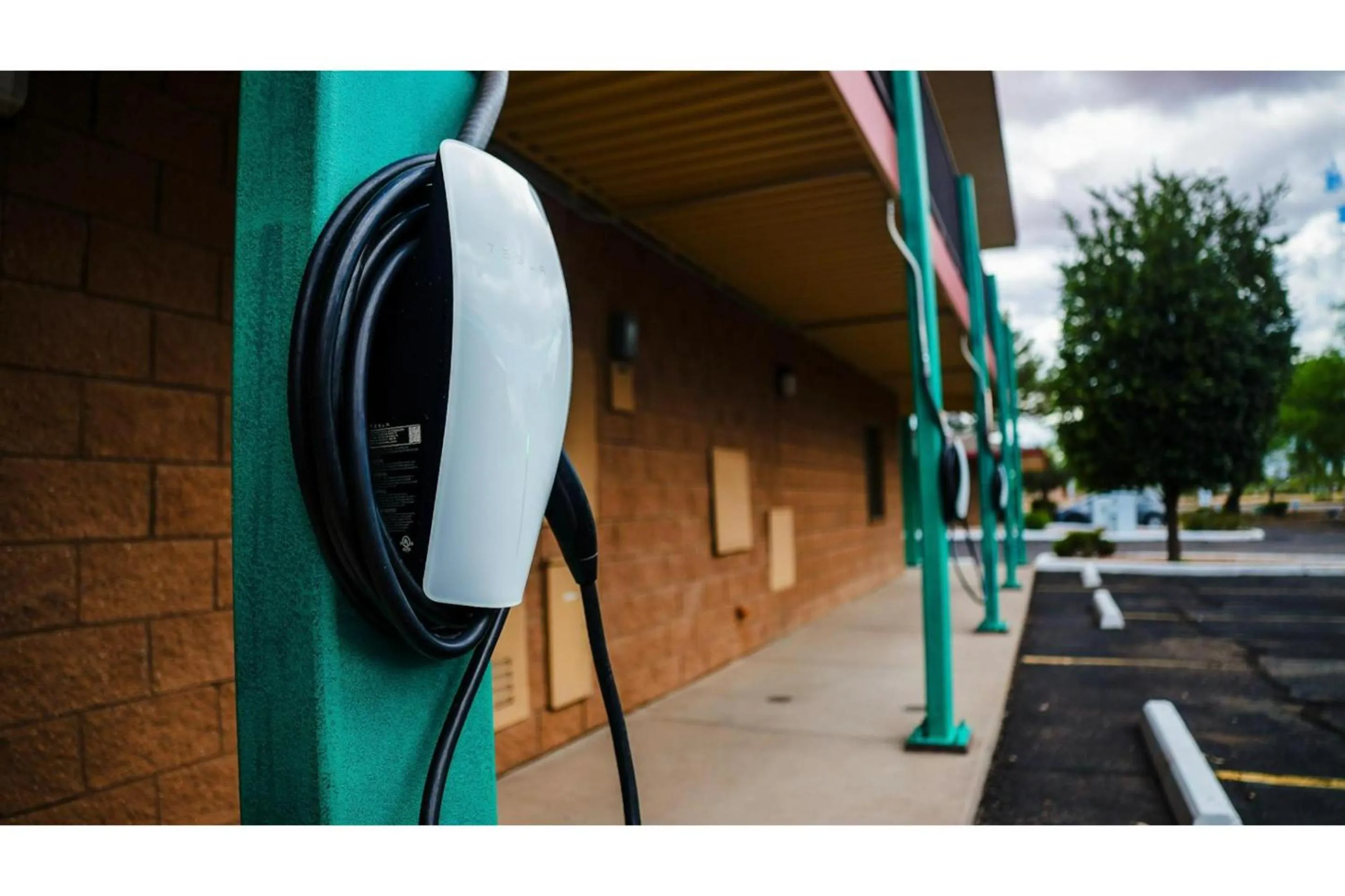 Facade/entrance in Sierra Inn