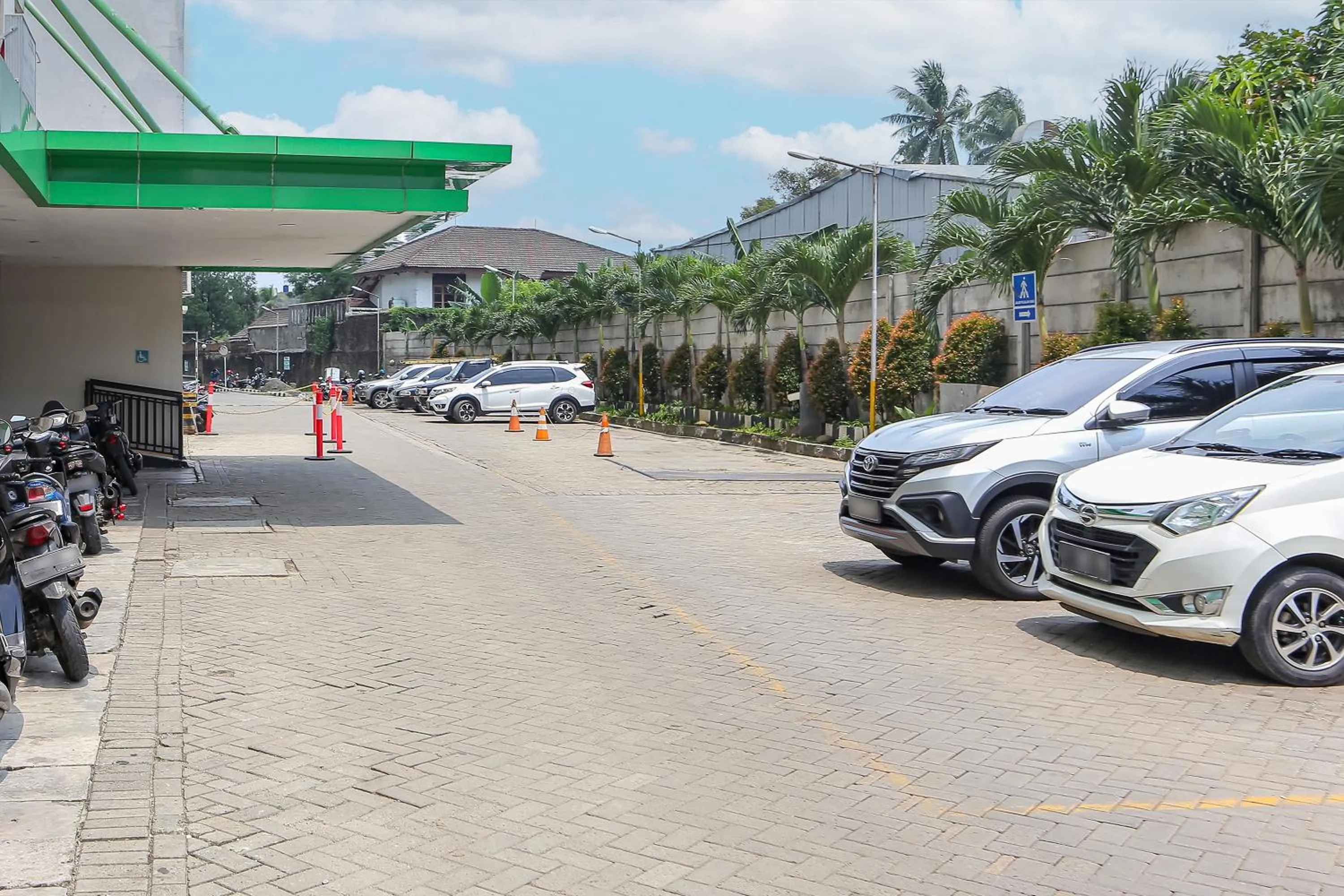 Parking in Juragan Room
