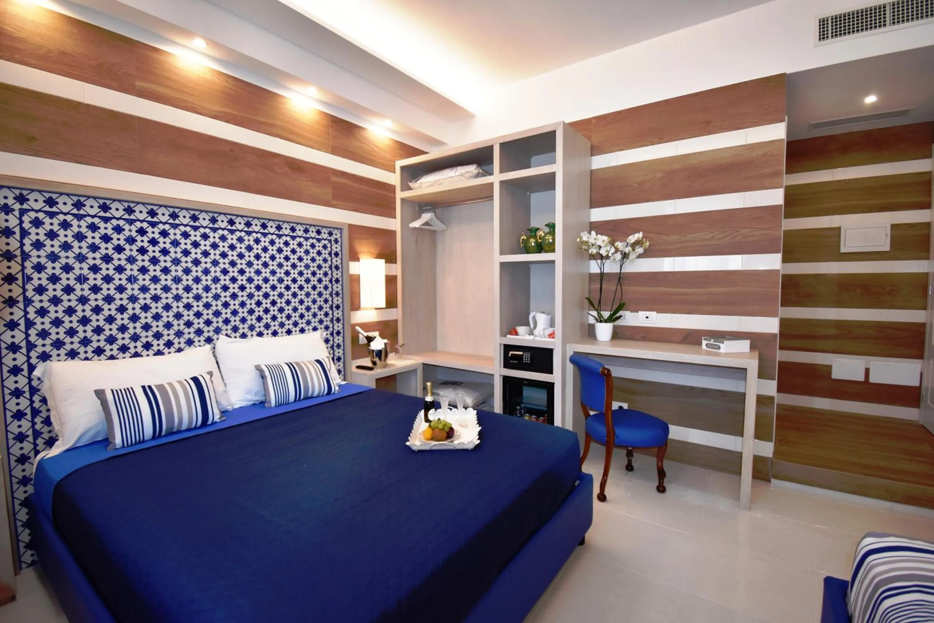 Photo of the whole room, Bed in Melody Sorrento Suites