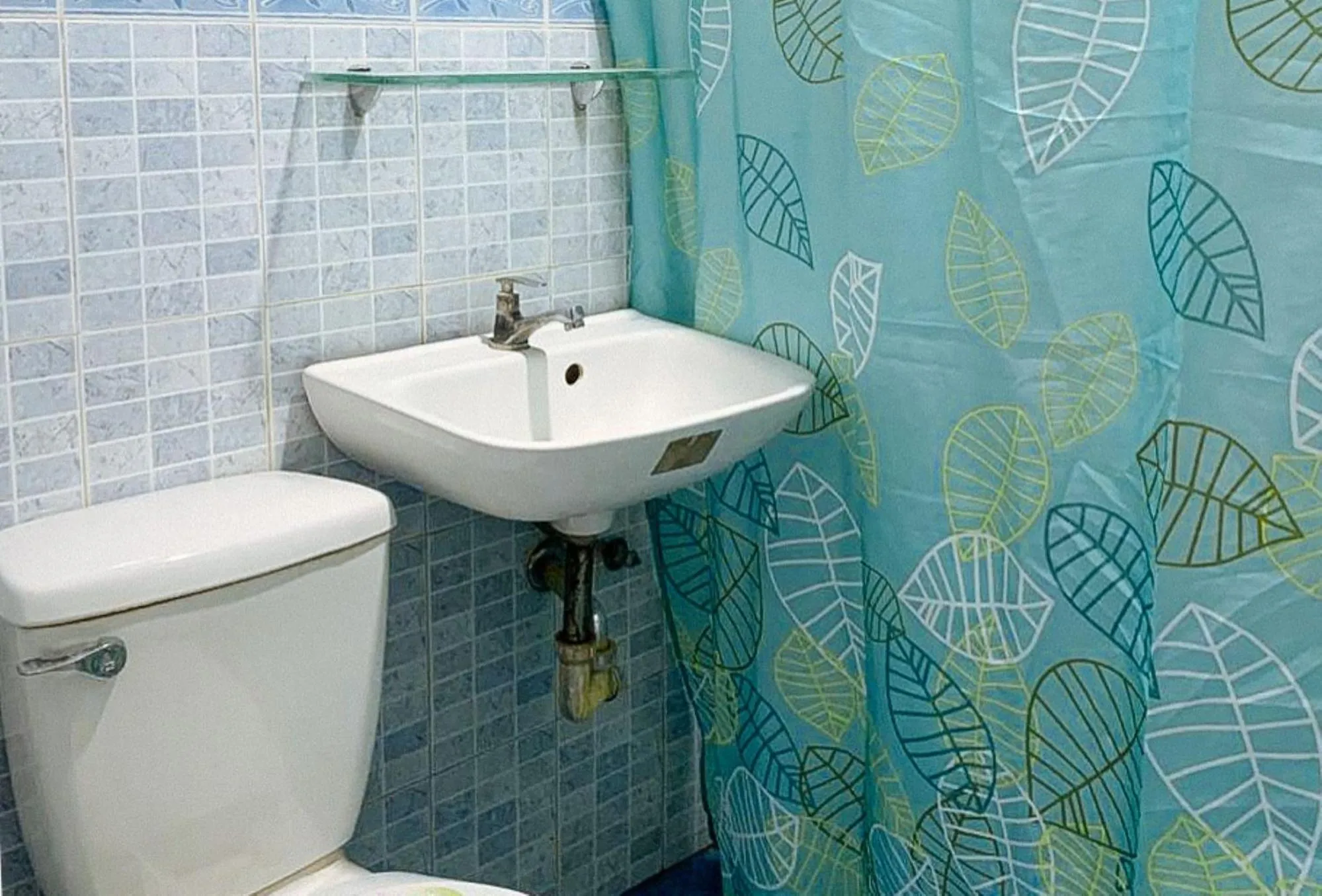 Shower in UrbanView BNKY Bed and Breakfast Palawan by RedDoorz