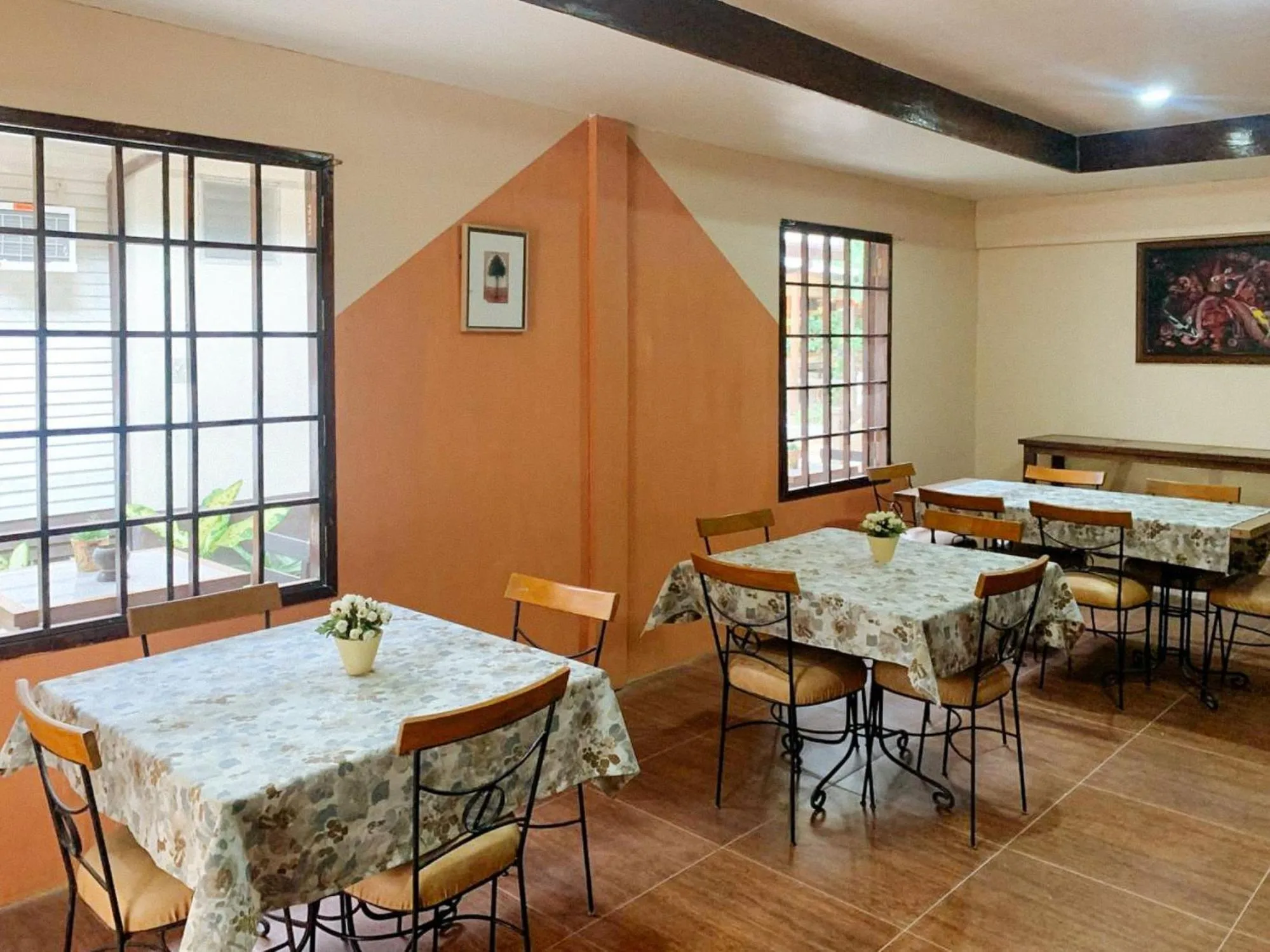 Restaurant/places to eat in UrbanView BNKY Bed and Breakfast Palawan by RedDoorz