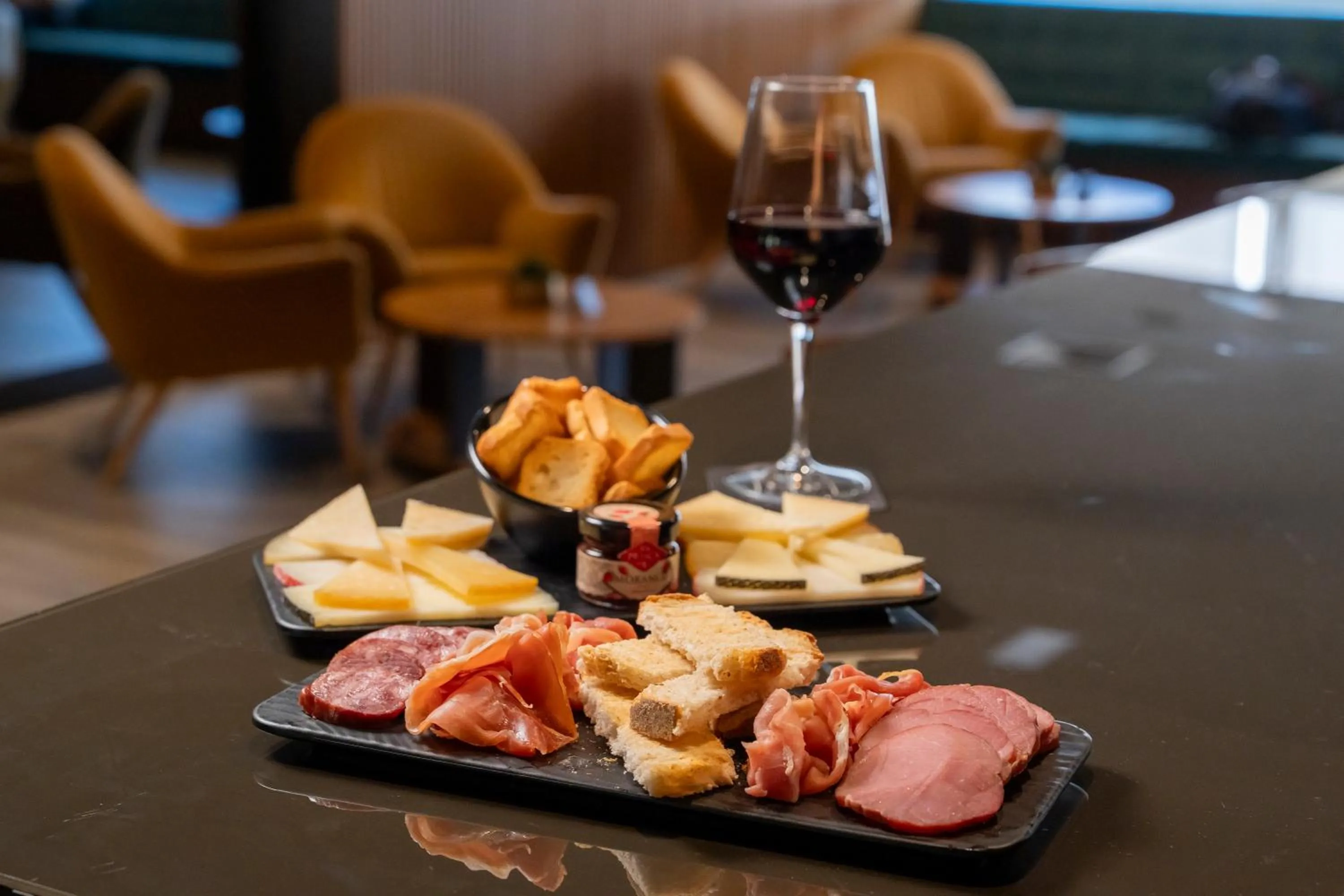 Lounge or bar in HF Tuela Porto