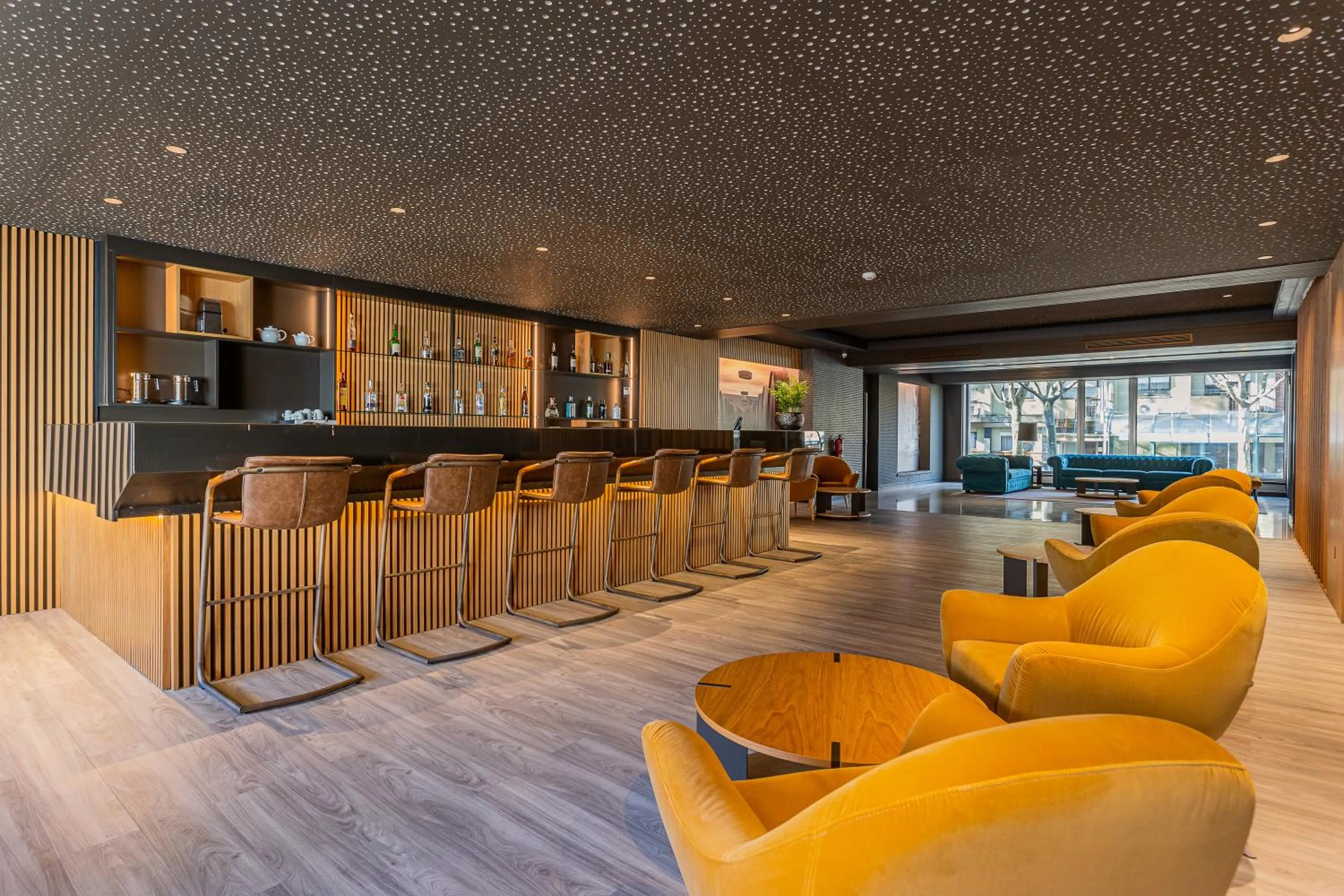 Lounge or bar in HF Tuela Porto