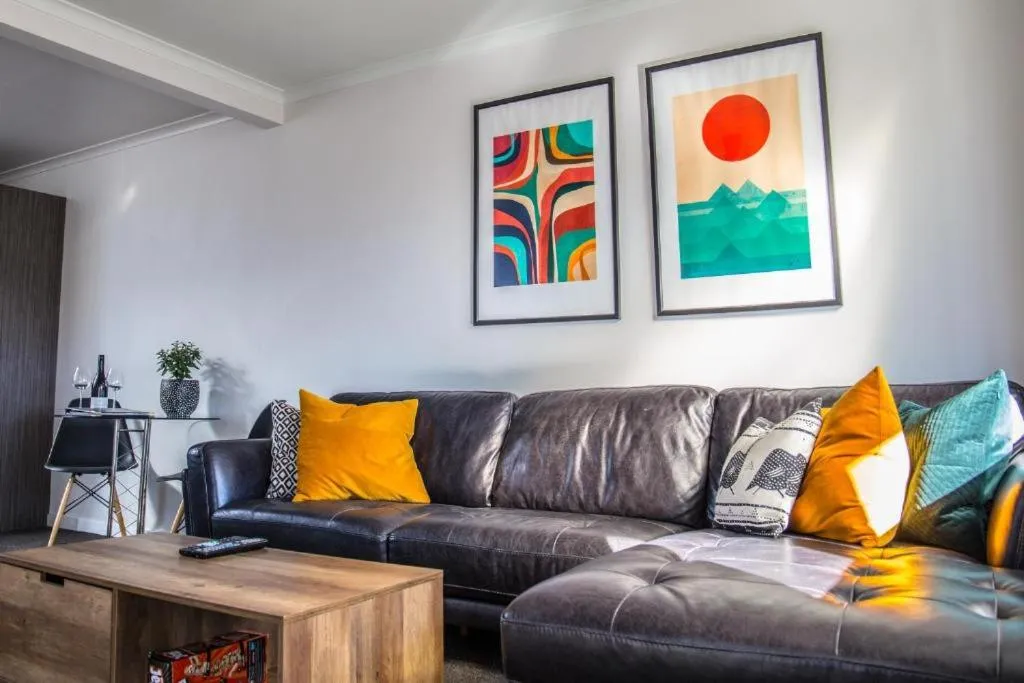 Living room in Colonial Motel