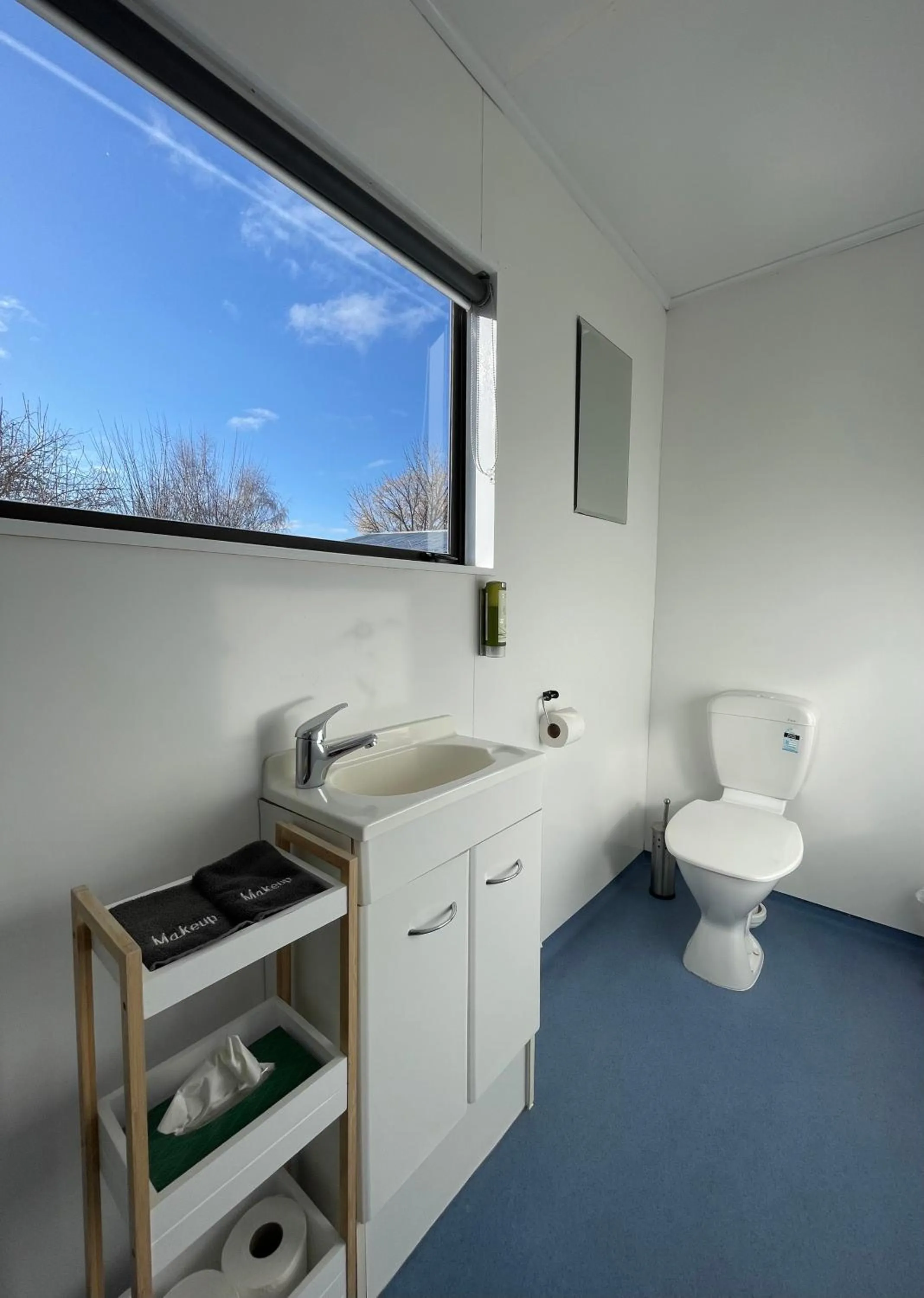 Toilet in Colonial Motel