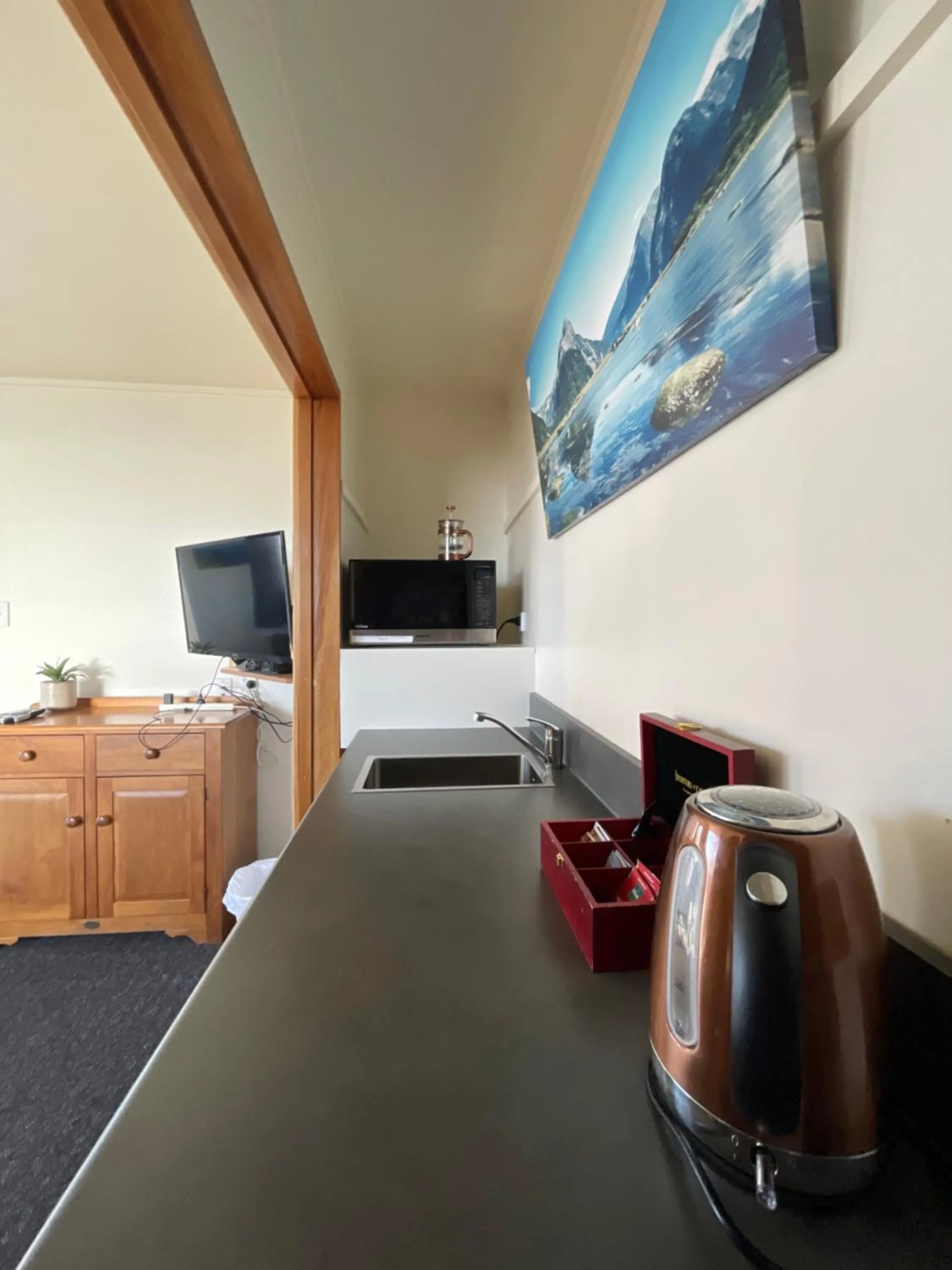 Coffee/tea facilities in Colonial Motel