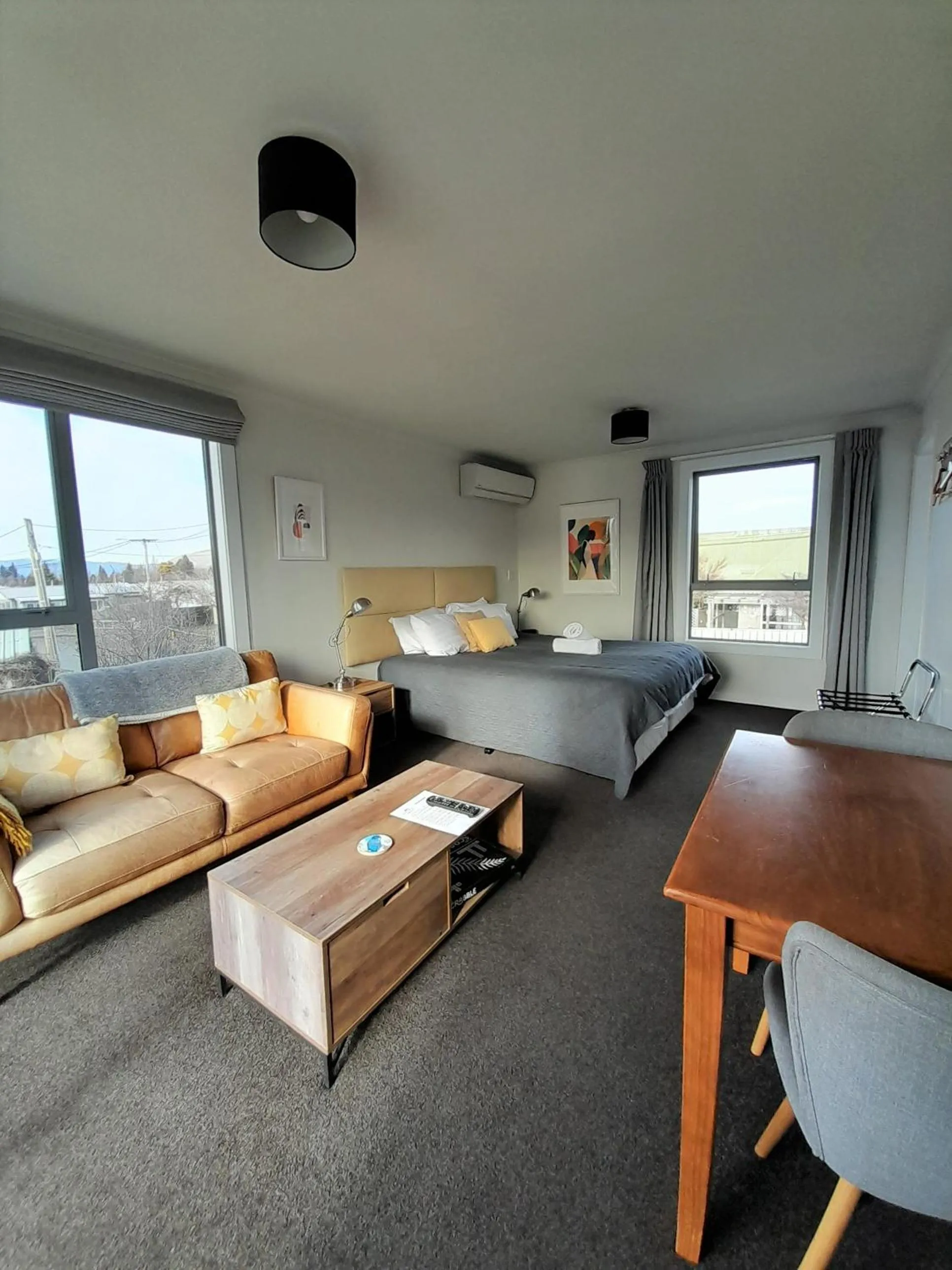 Bed in Colonial Motel