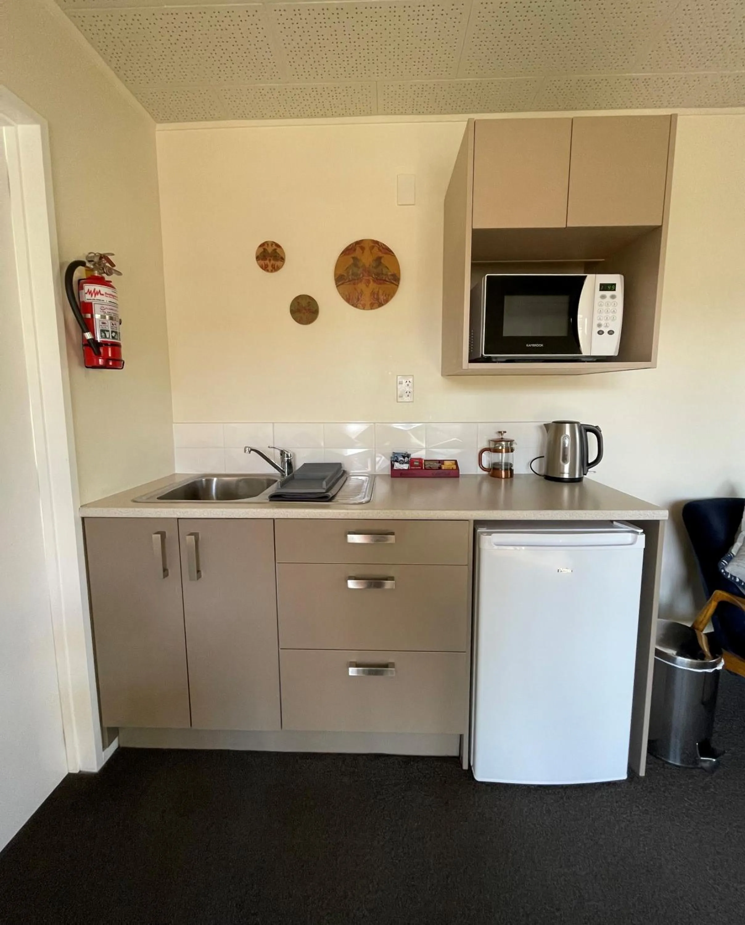 Kitchen or kitchenette in Colonial Motel