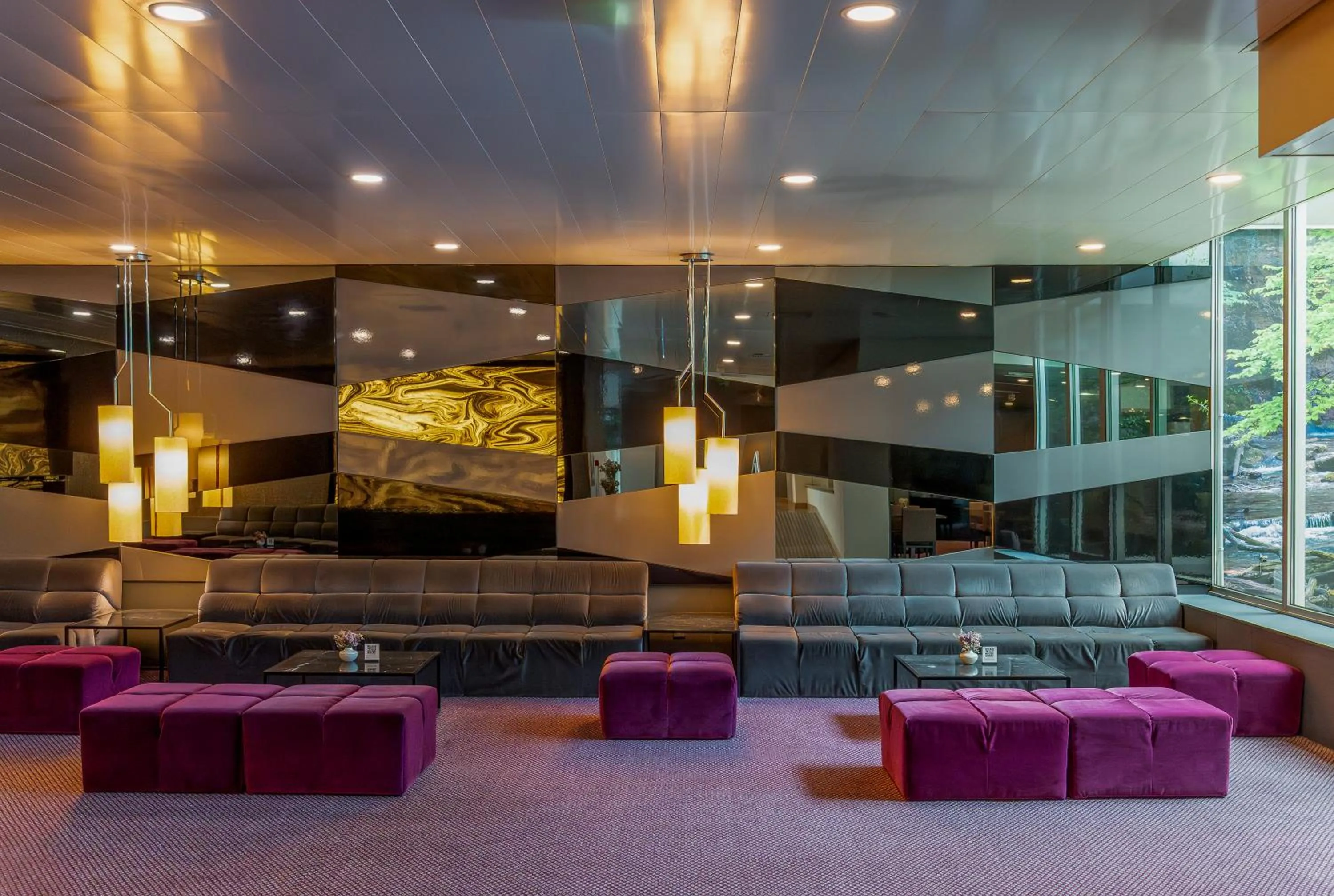 Lounge or bar in HF Ipanema Porto