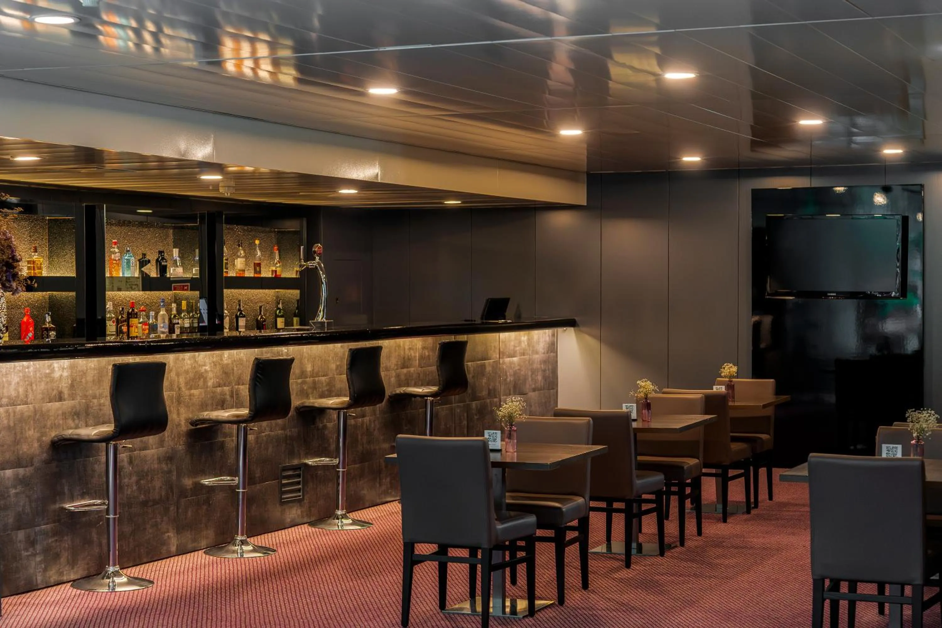 Lounge or bar in HF Ipanema Porto