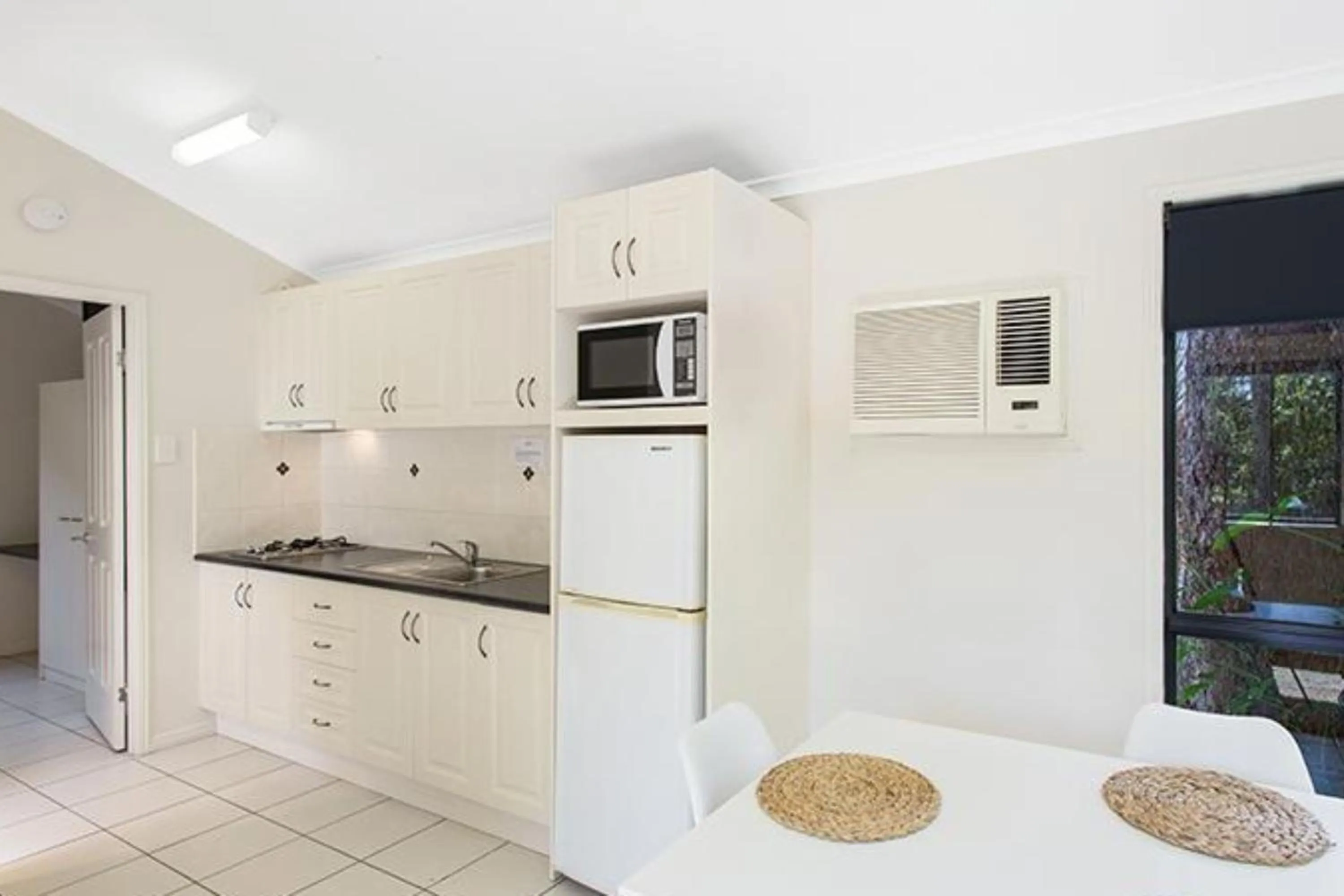 Kitchen or kitchenette in Landsborough Holiday Park
