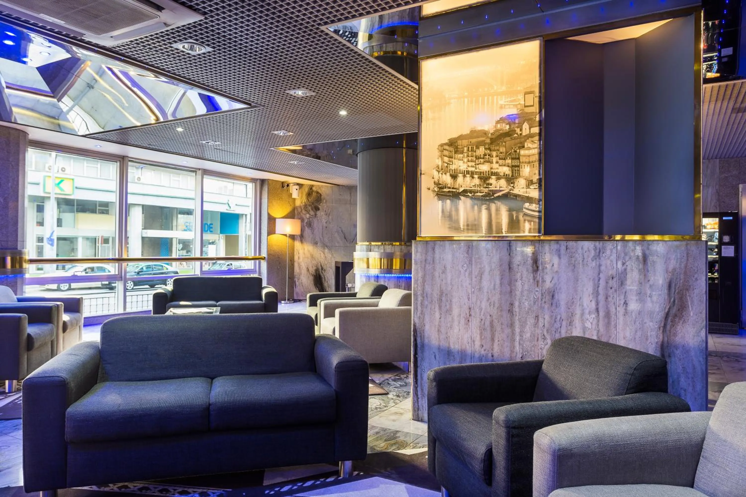 Lobby or reception in HF Fénix Porto