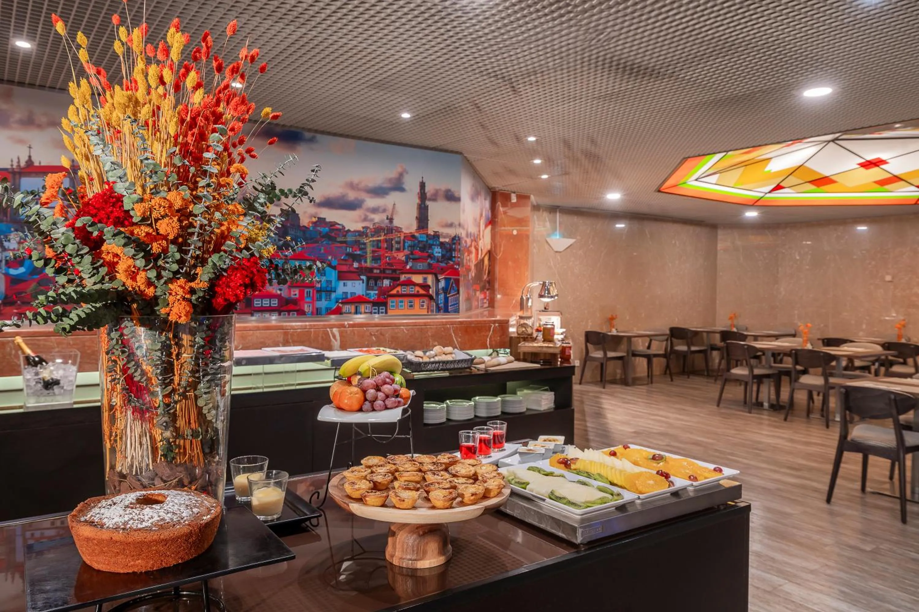 Buffet breakfast in HF Fénix Porto