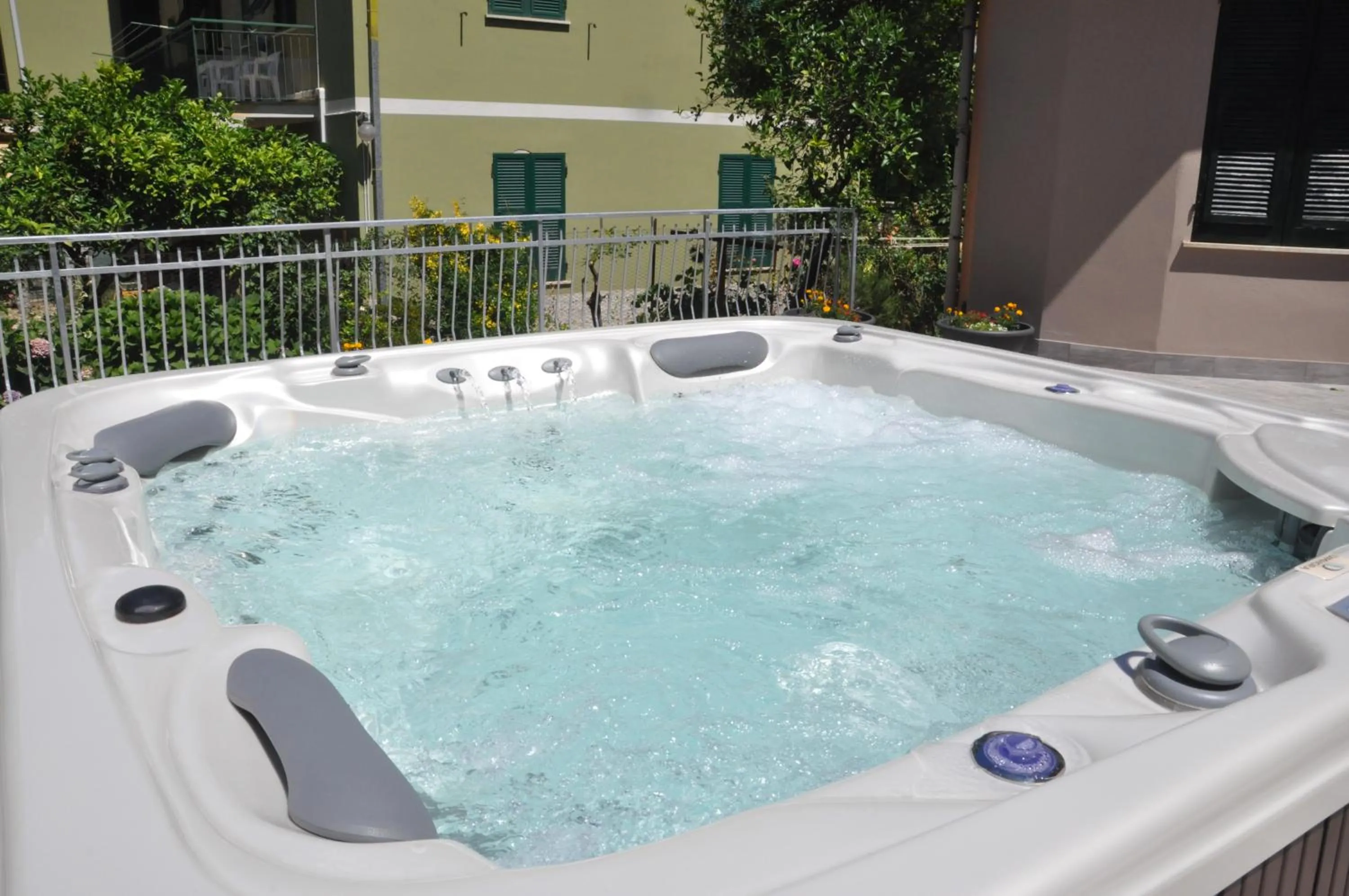 Hot Tub in Hotel Residence Paradiso