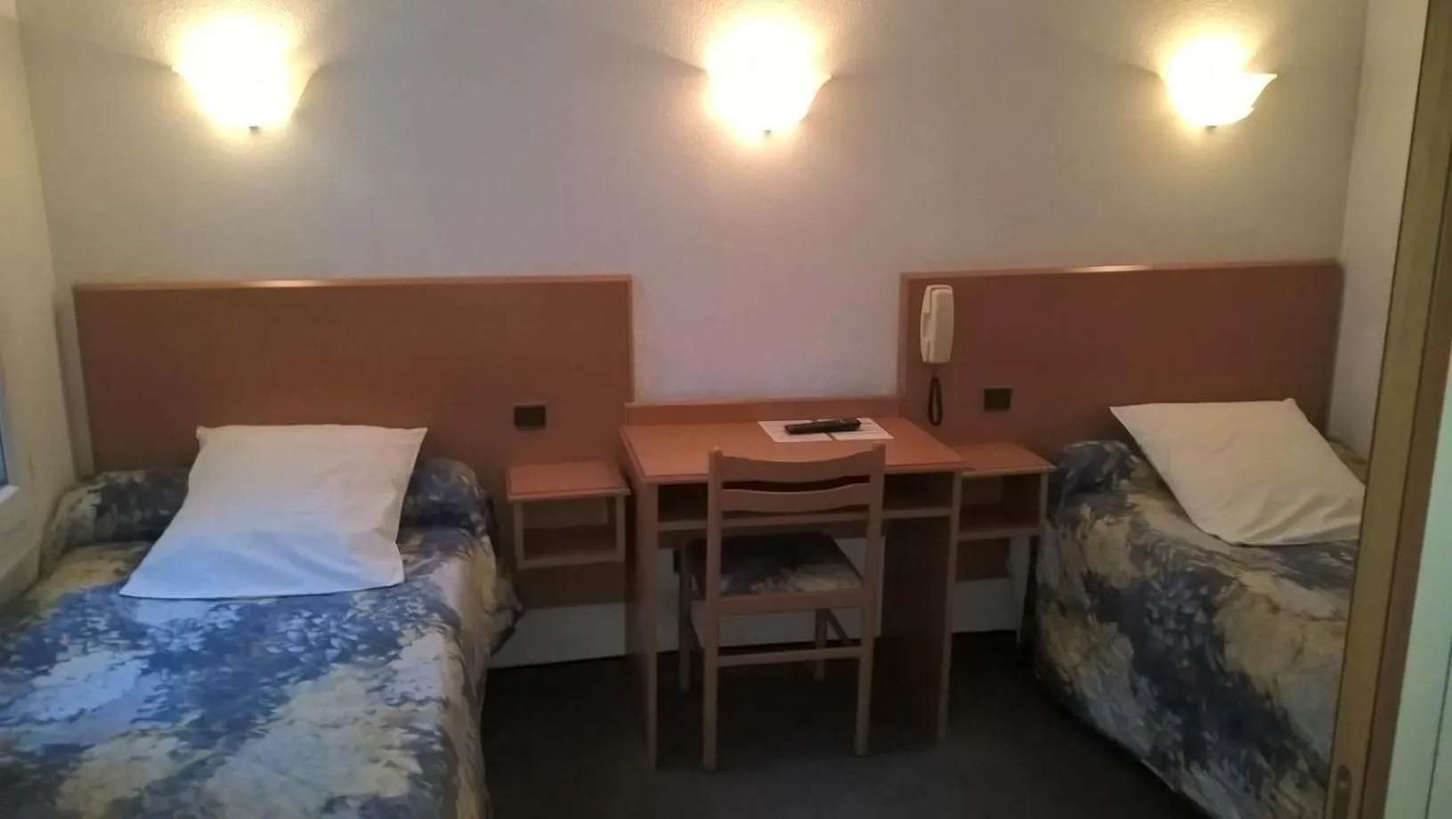 Bedroom, Bed in Hôtel Compostelle