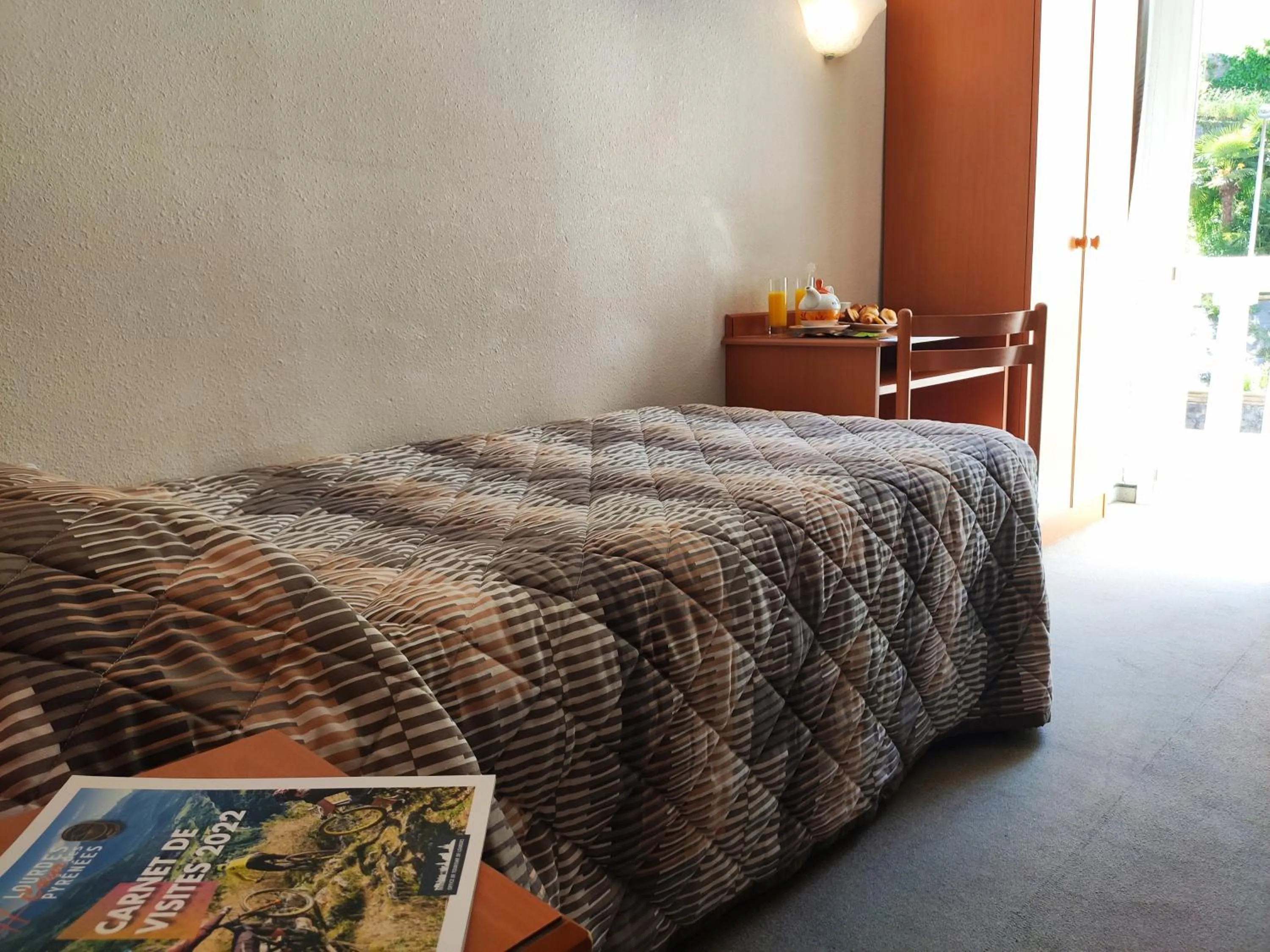 Bedroom, Bed in Hôtel Compostelle