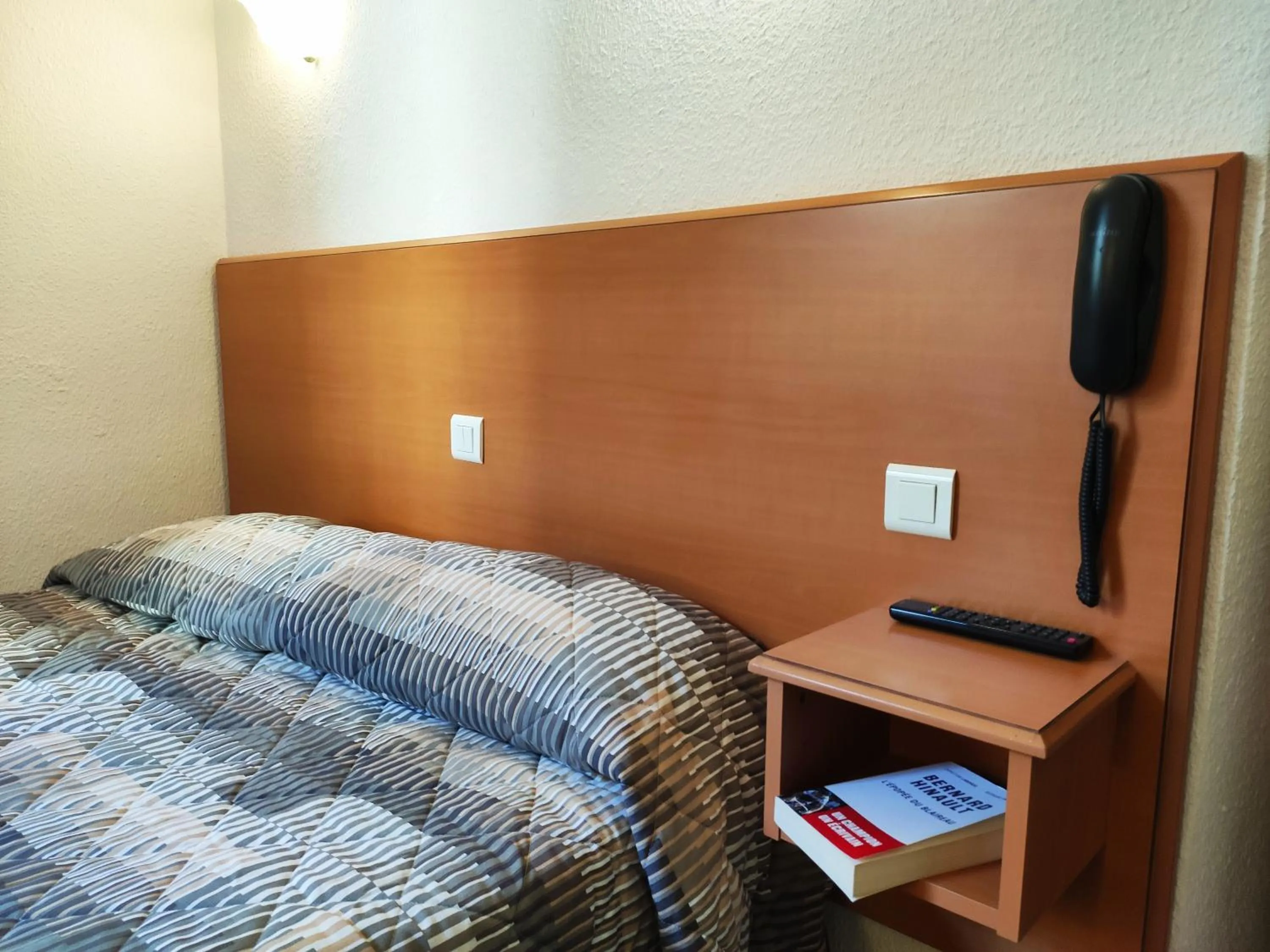 Bedroom, Bed in Hôtel Compostelle