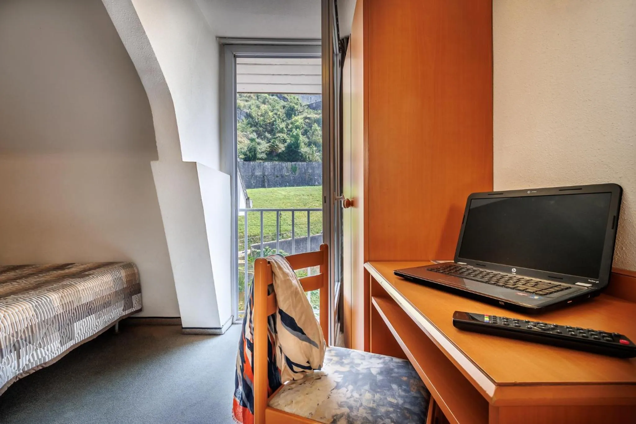 View (from property/room), Bed in Hôtel Compostelle