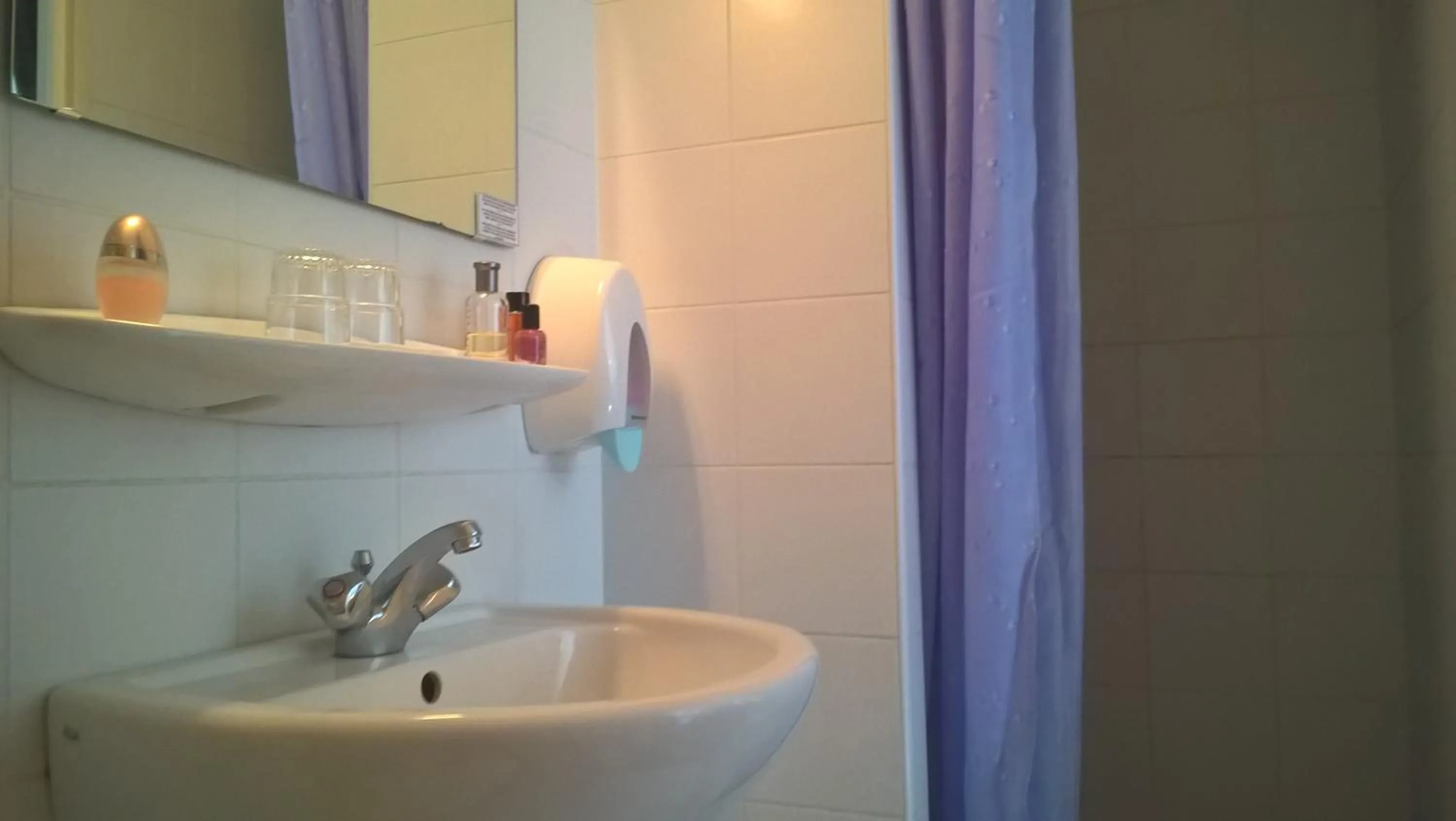 Bathroom in Hôtel Compostelle