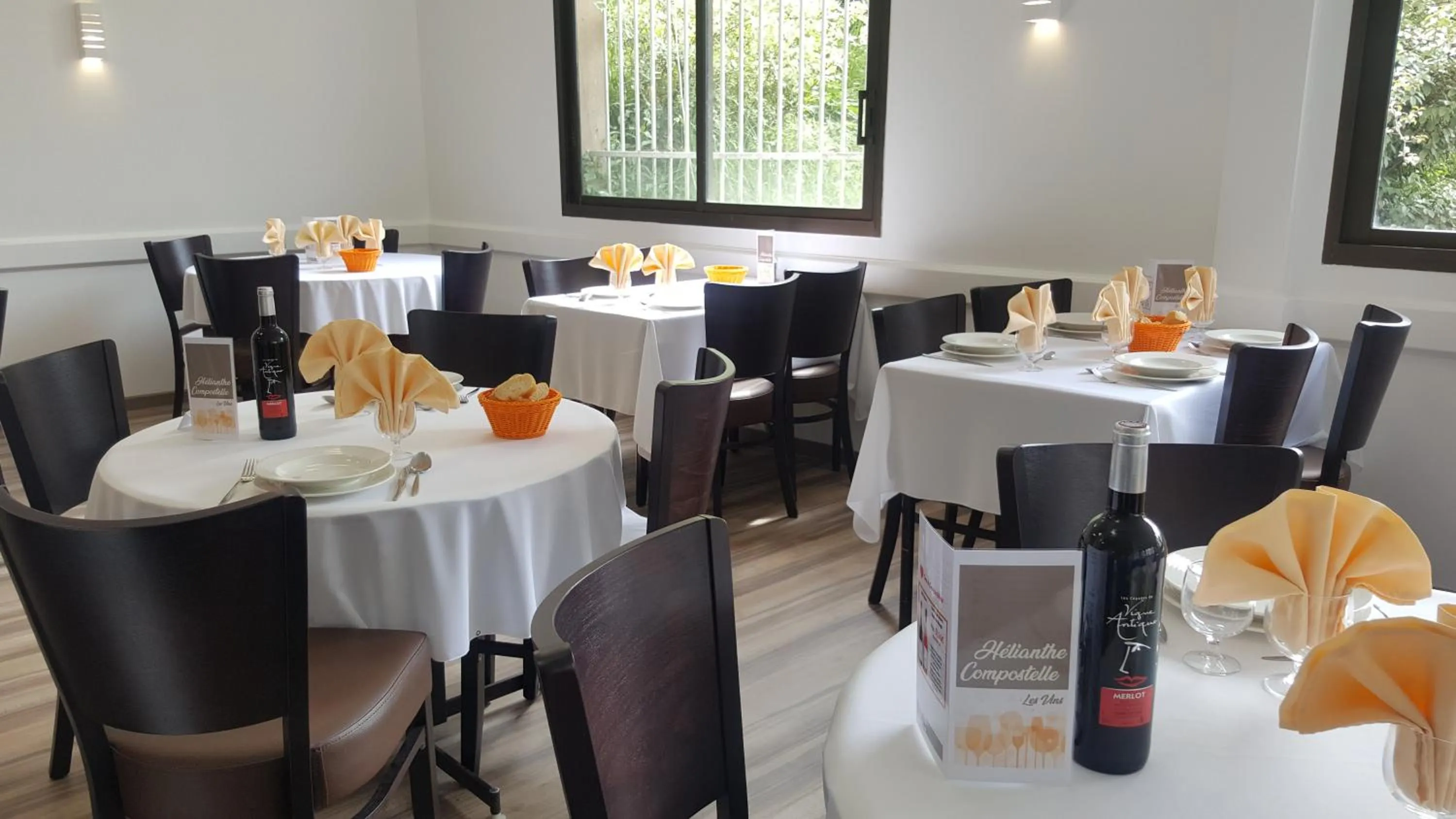 Restaurant/places to eat in Hôtel Compostelle