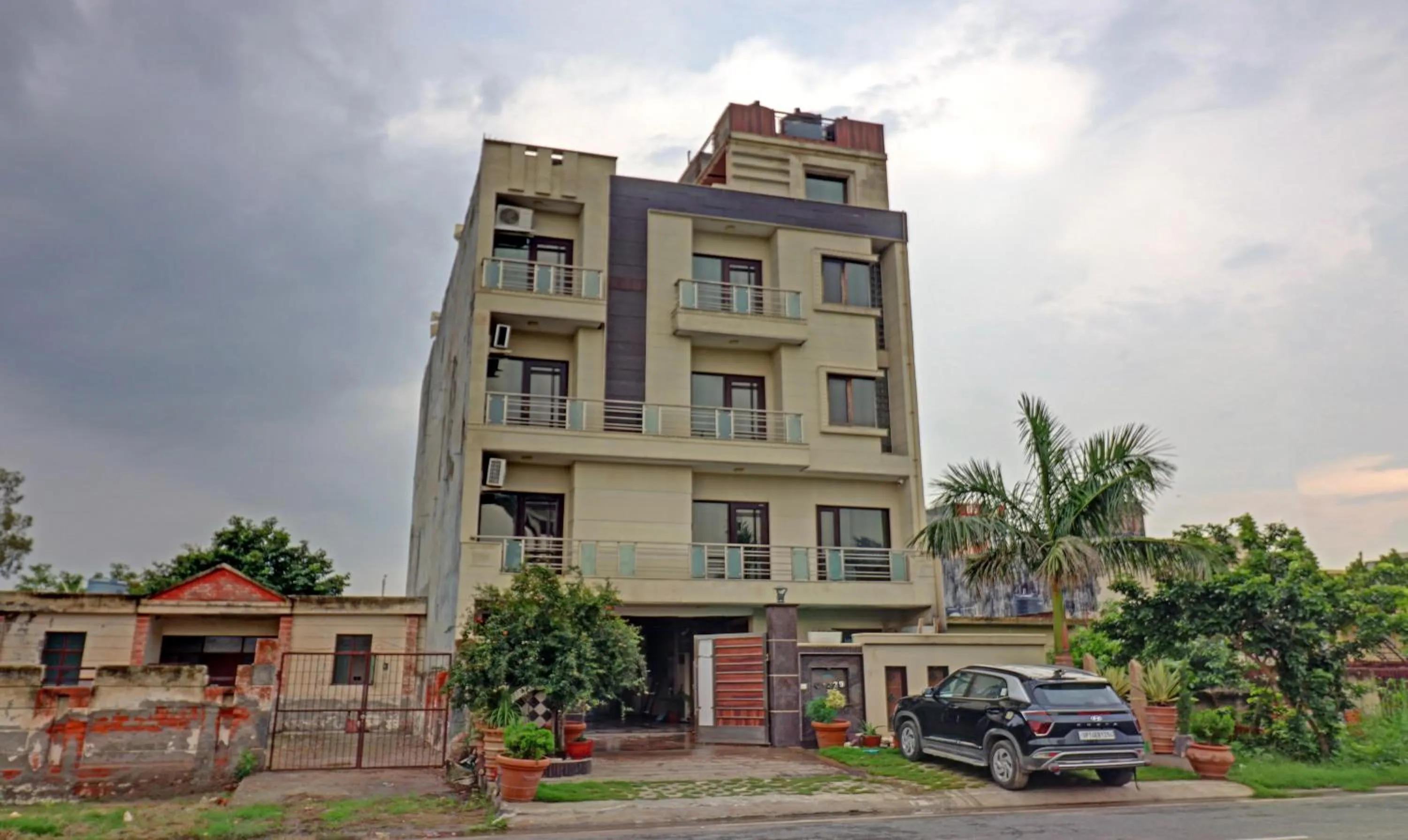 Property building in Itsy Hotels Hamlets Stay