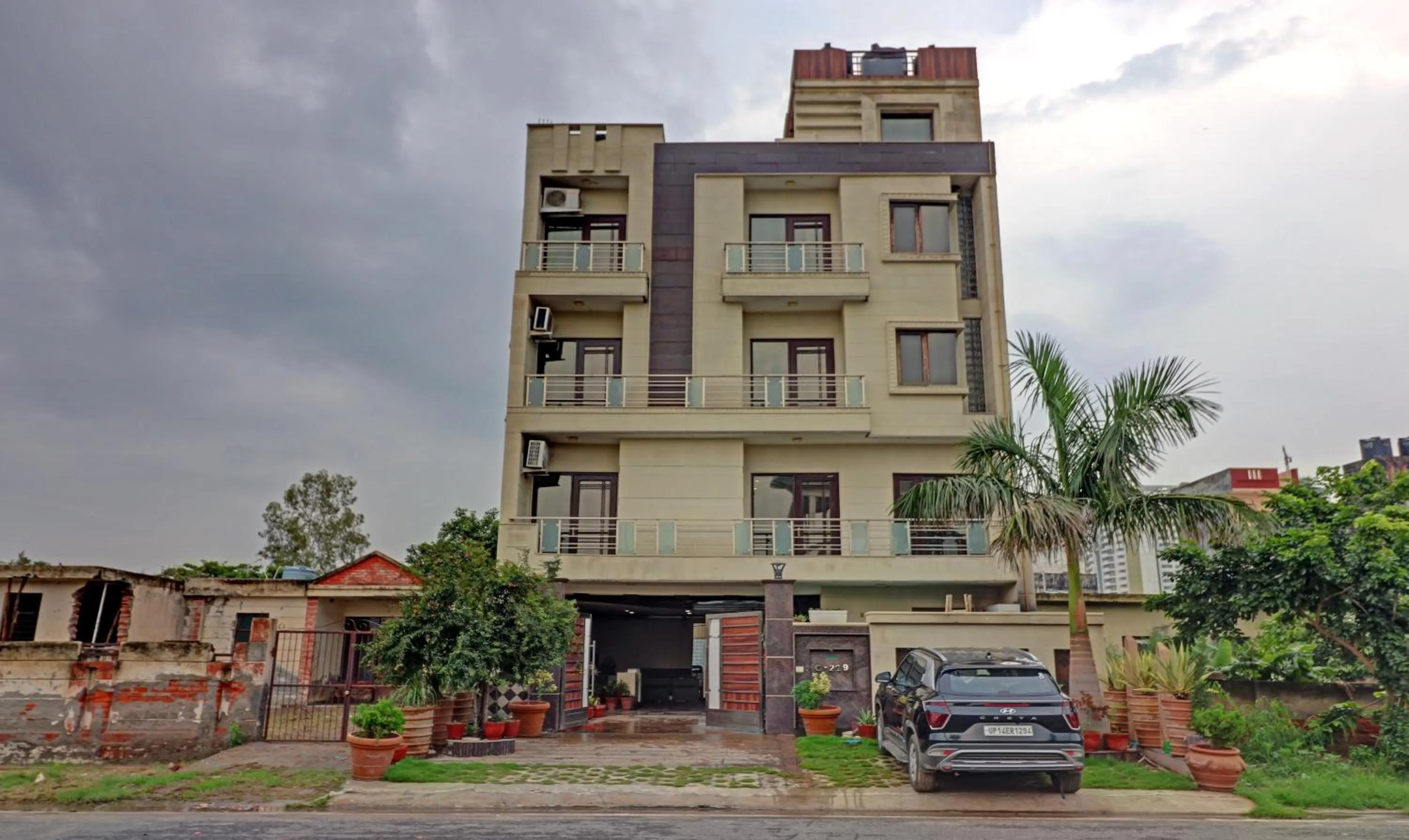 Property building in Itsy Hotels Hamlets Stay