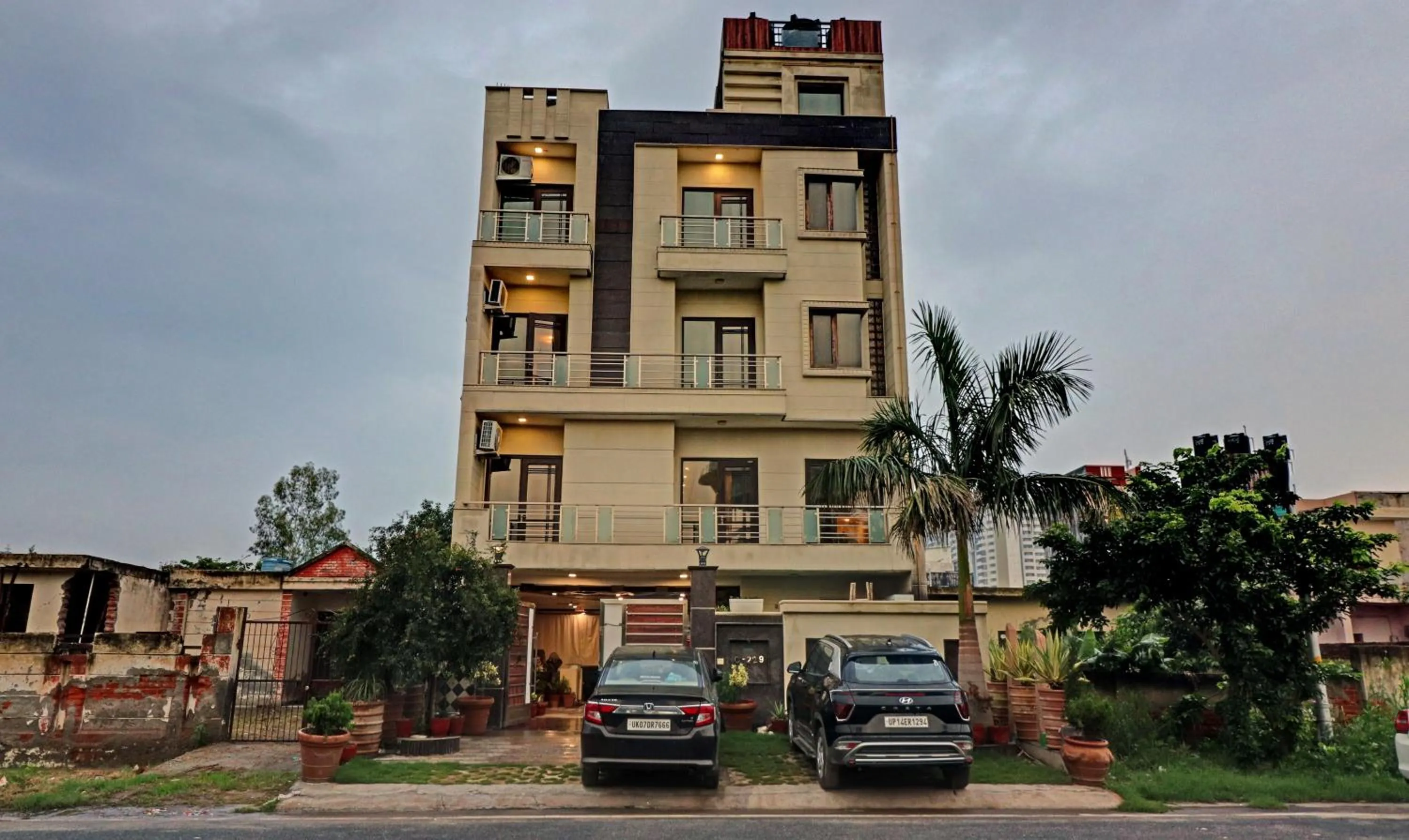 Property building in Itsy Hotels Hamlets Stay