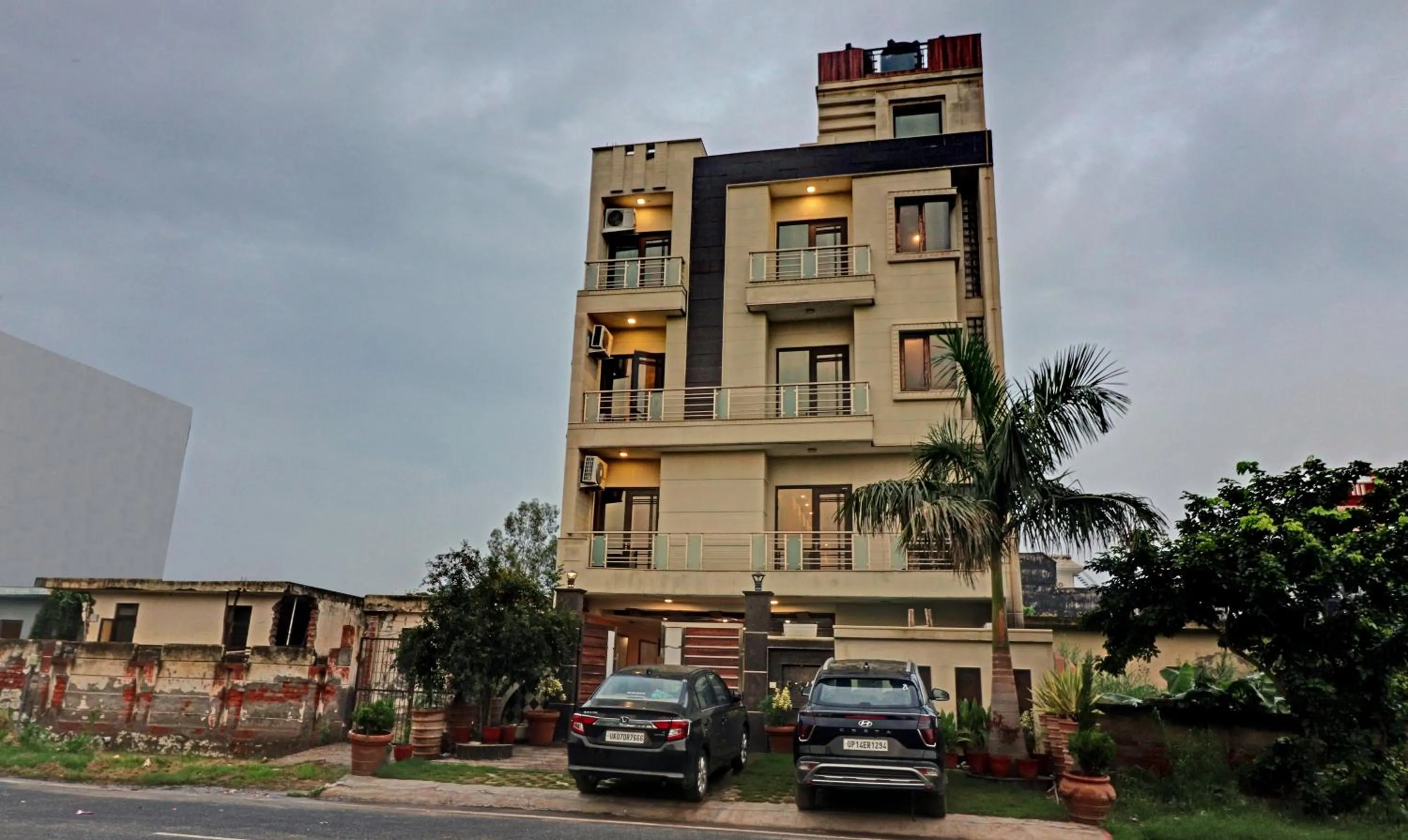 Property building in Itsy Hotels Hamlets Stay