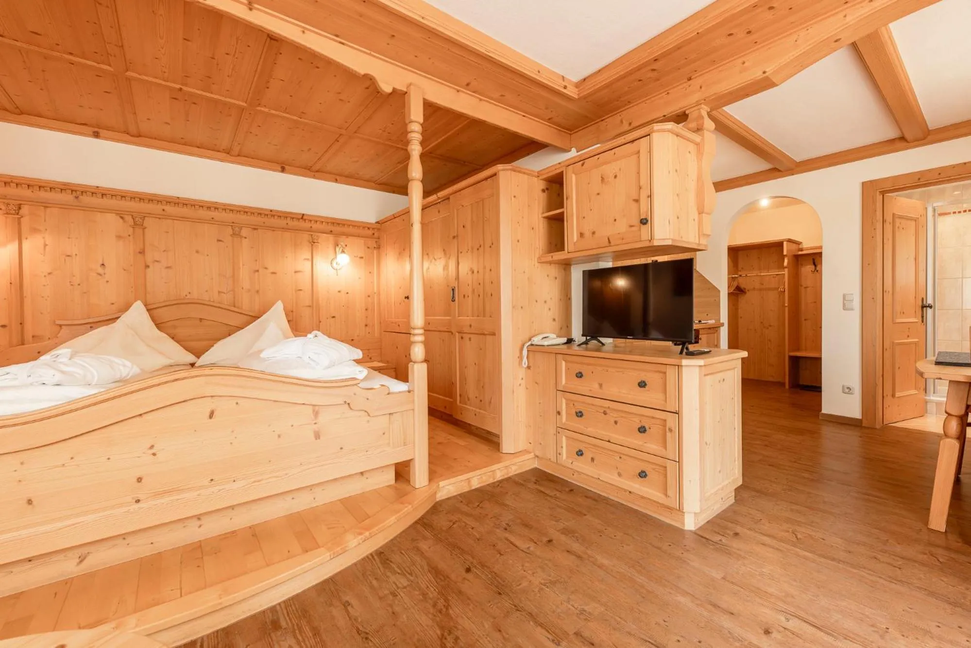 Photo of the whole room, Bed in Alpenpension Pfurtscheller