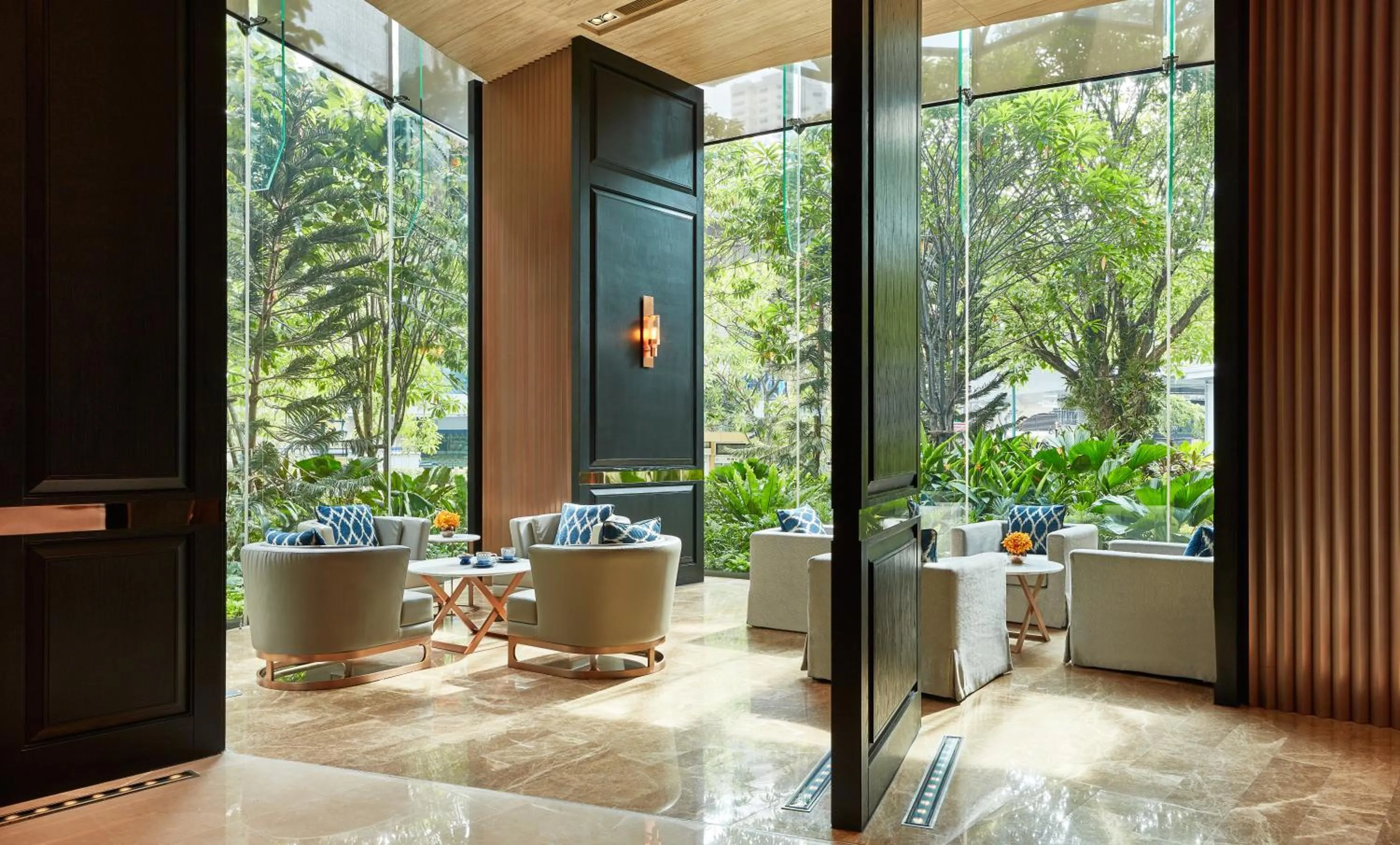 Lounge or bar in Hyatt Regency Bangkok Sukhumvit