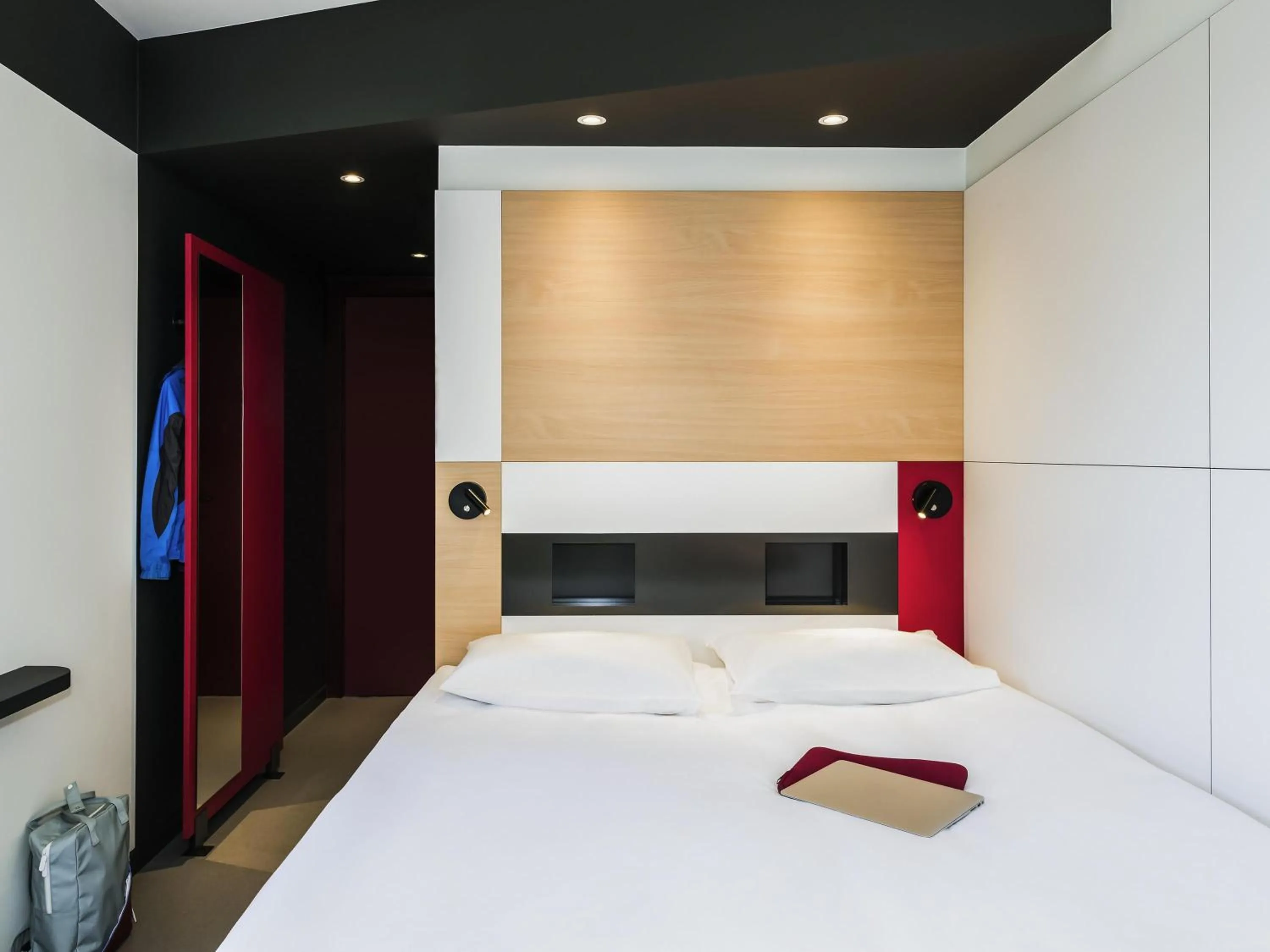 Bedroom, Bed in ibis Budget Knokke