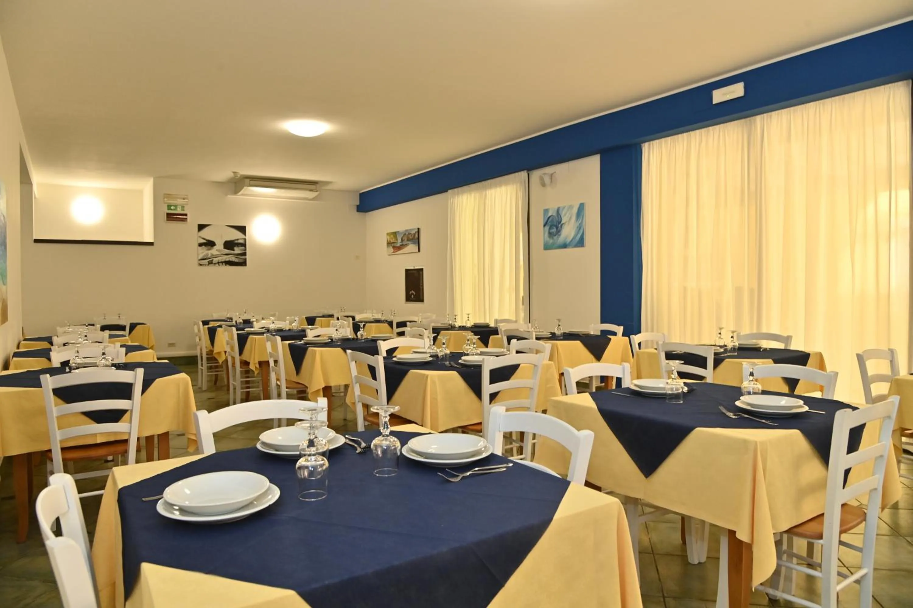Restaurant/places to eat in Hotel ITALY