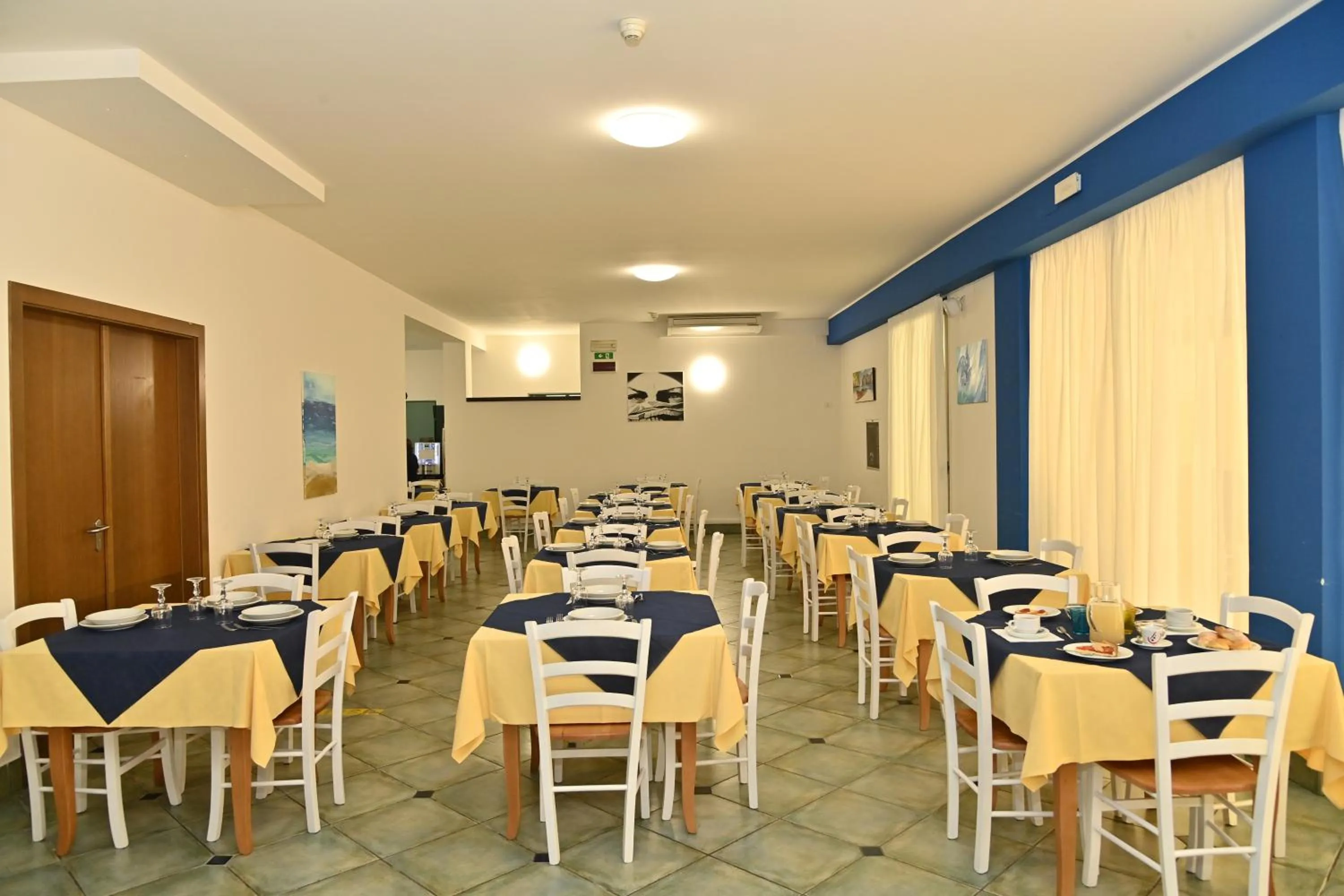 Restaurant/places to eat in Hotel ITALY