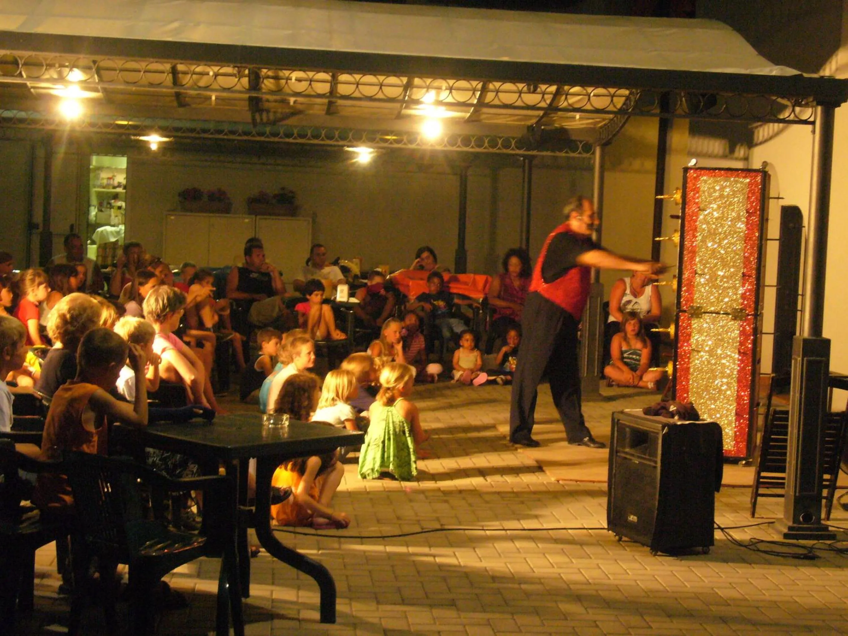 Evening entertainment in Michelangelo Holiday & Family Resort