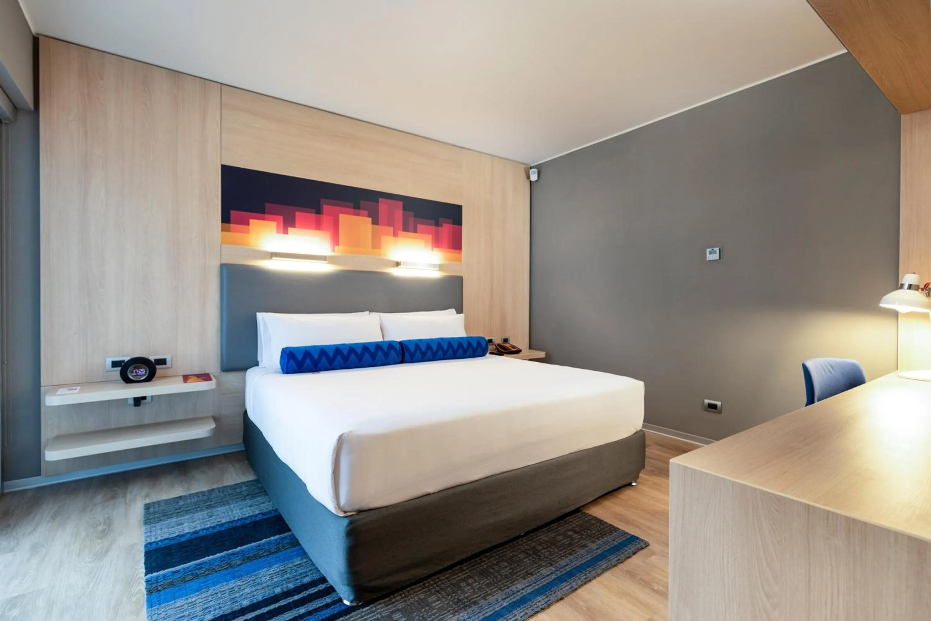 Photo of the whole room, Bed in Aloft Lima Miraflores