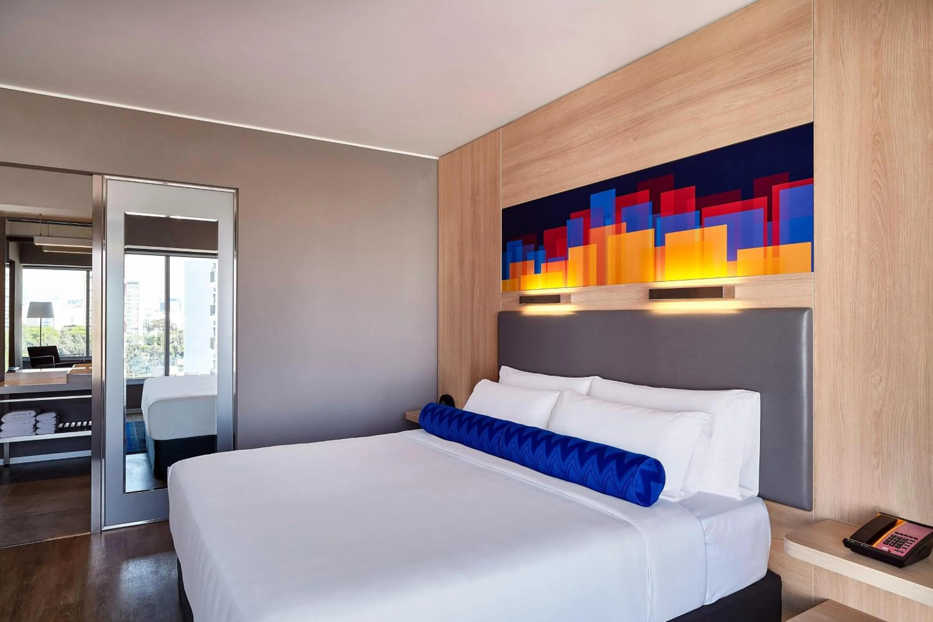 Photo of the whole room, Bed in Aloft Lima Miraflores