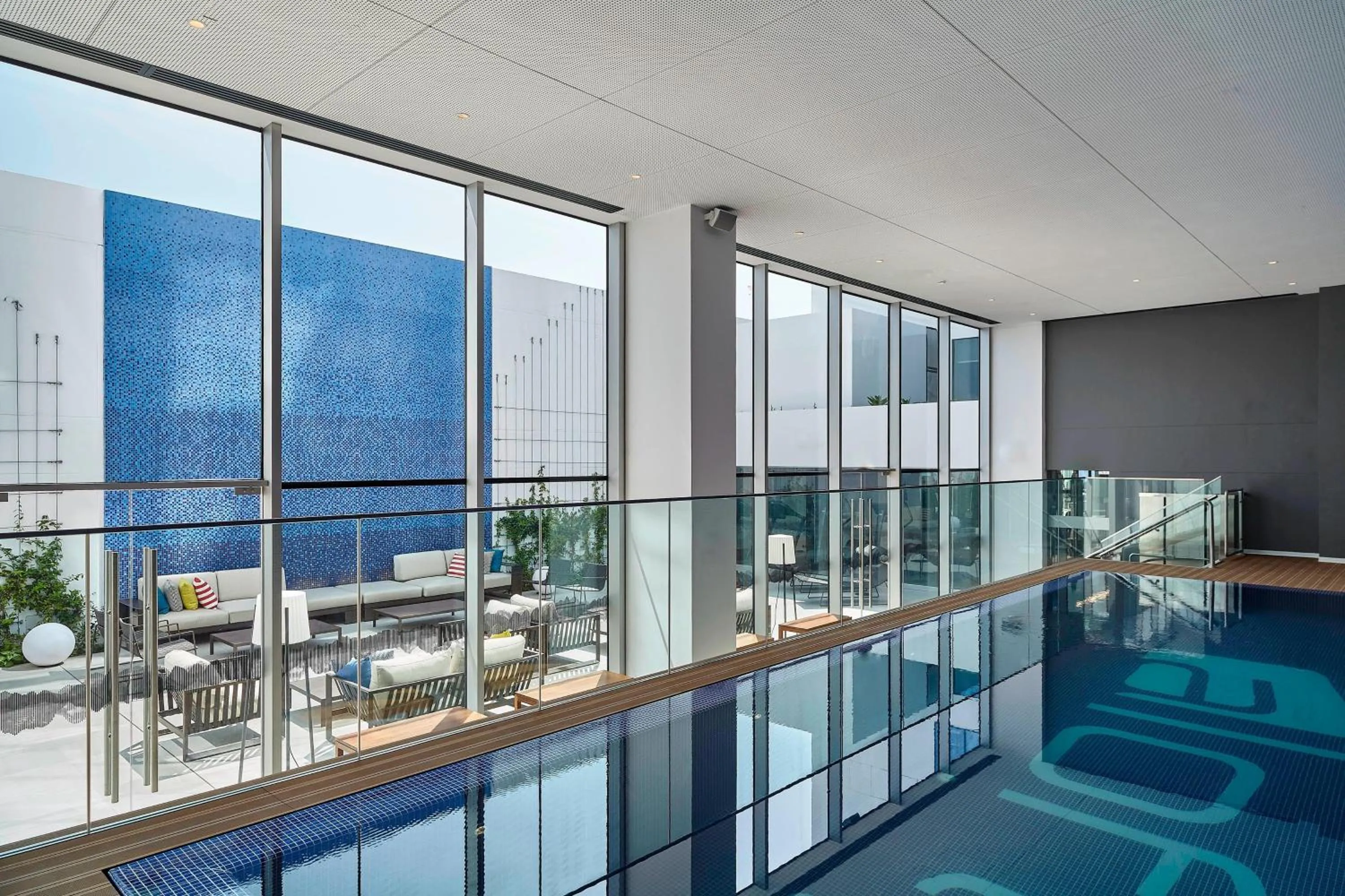 Swimming pool in Aloft Lima Miraflores