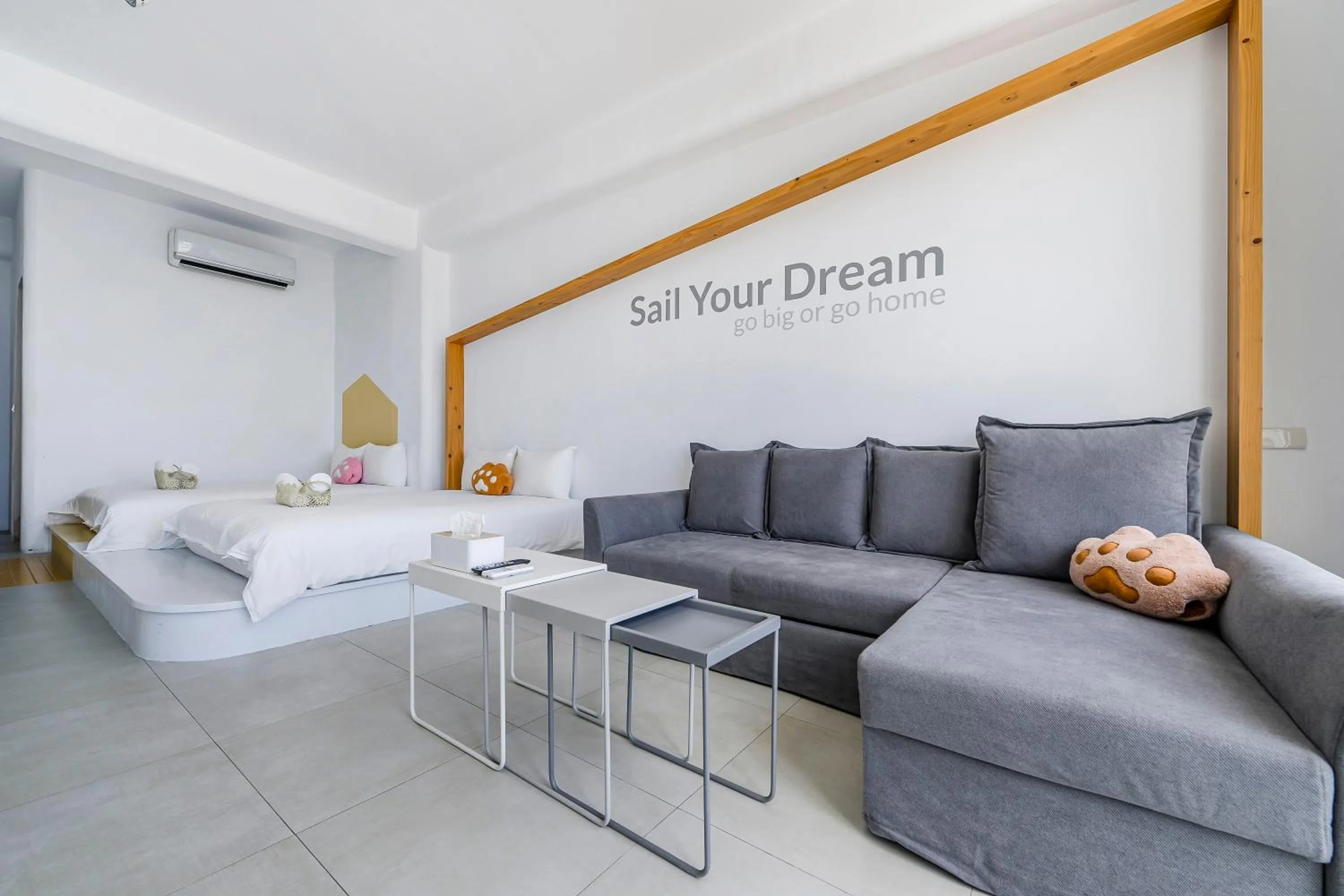 Photo of the whole room, Bed in Cat at Greece