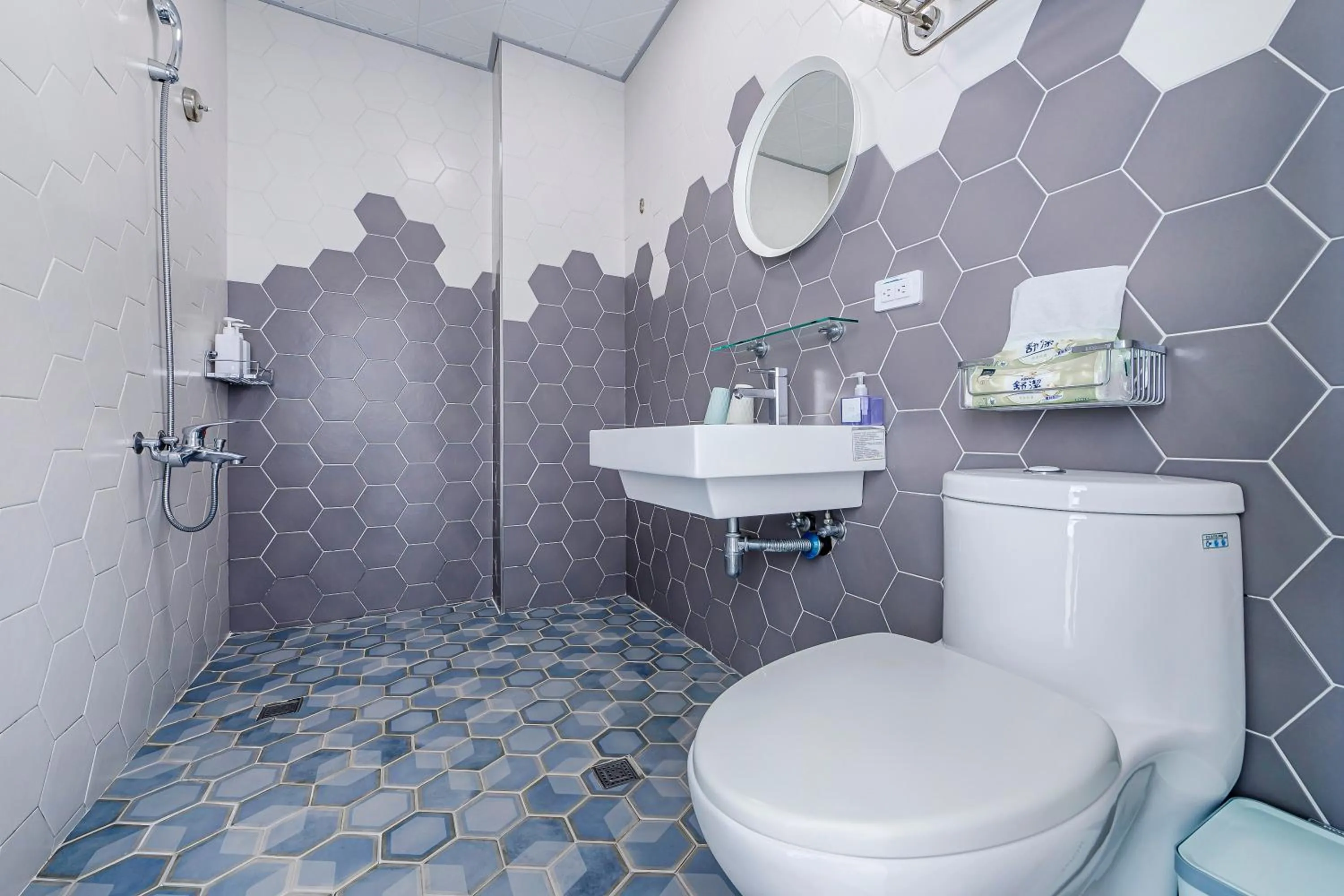 Bathroom in Cat at Greece