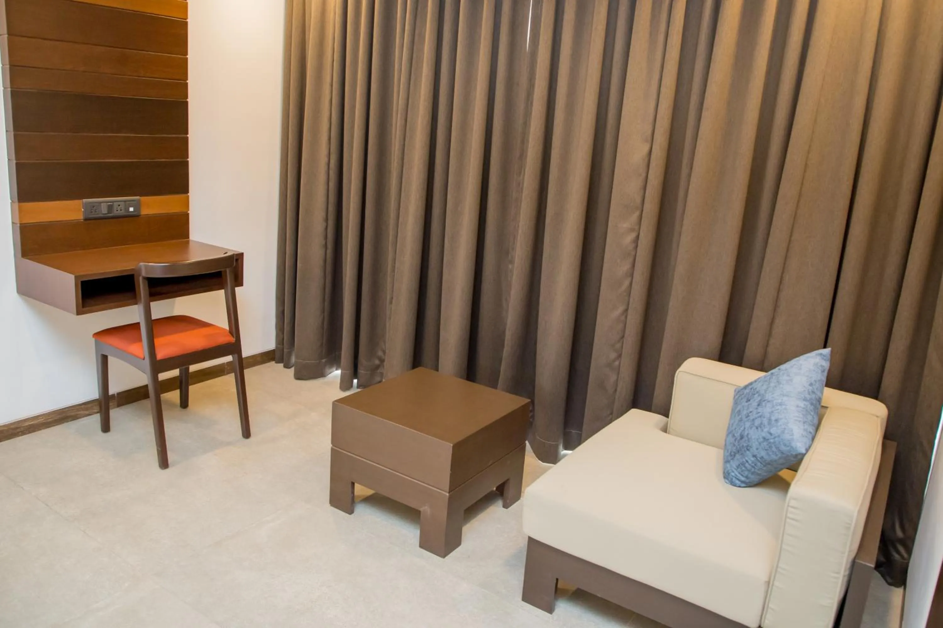 Other, Bed in SinQ Prive