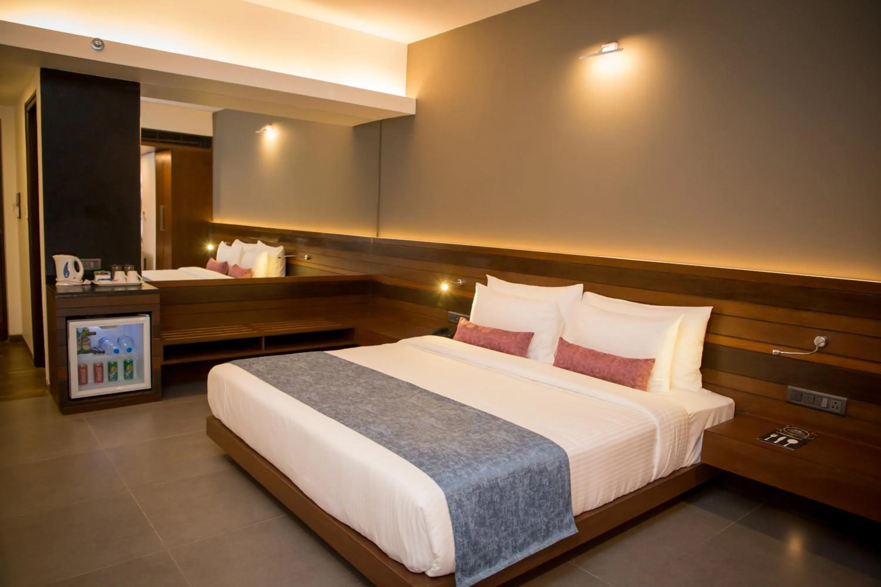 Other, Bed in SinQ Prive