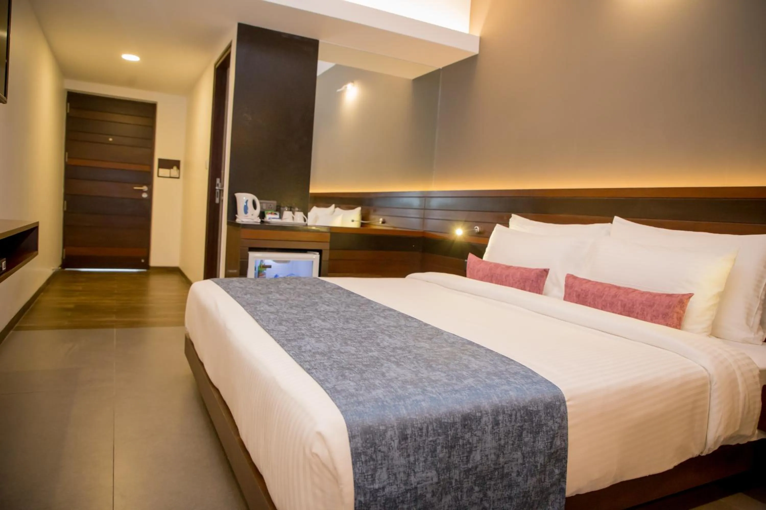 Photo of the whole room, Bed in SinQ Prive