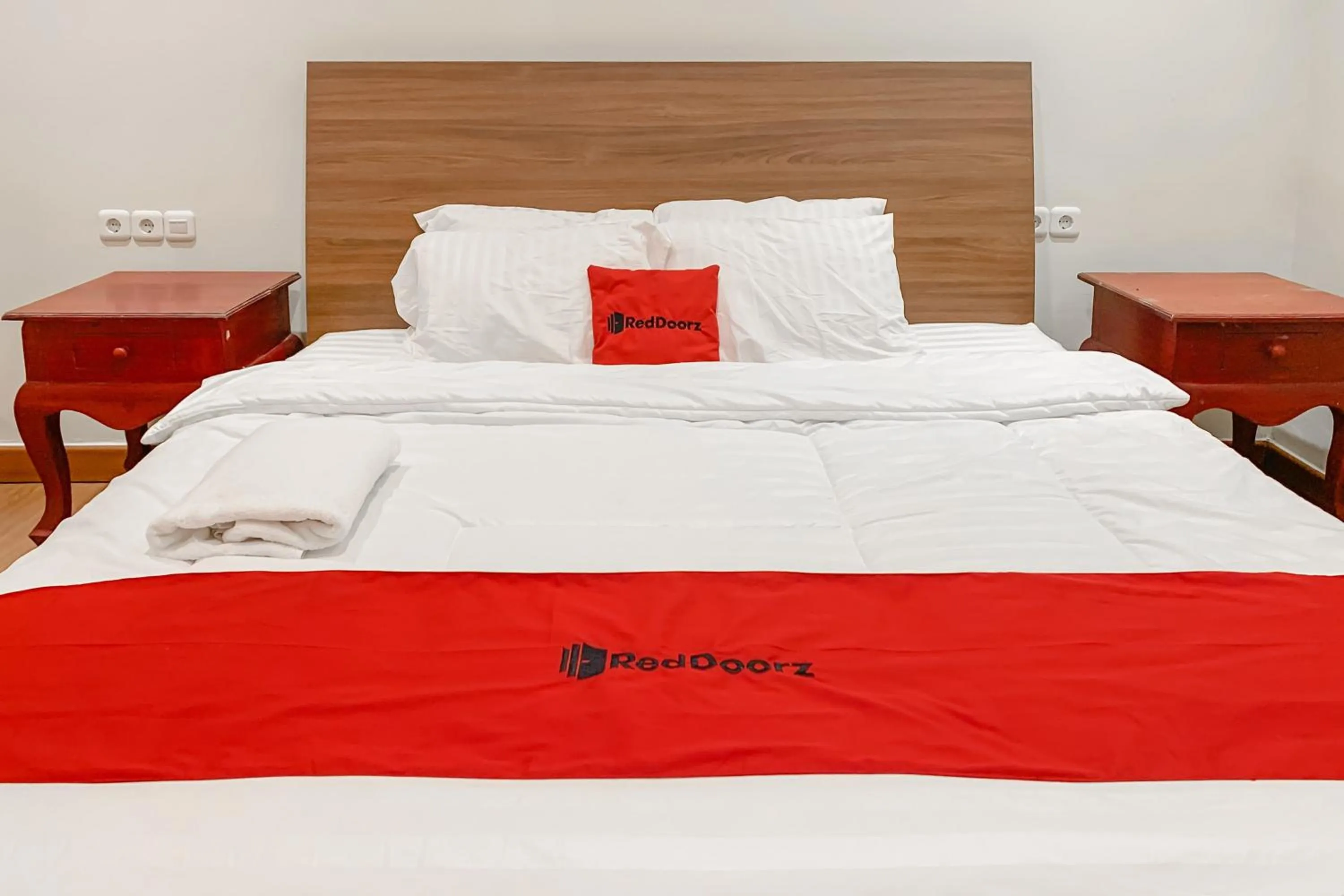 Bedroom, Bed in RedDoorz near RSUD R Syamsudin Sukabumi