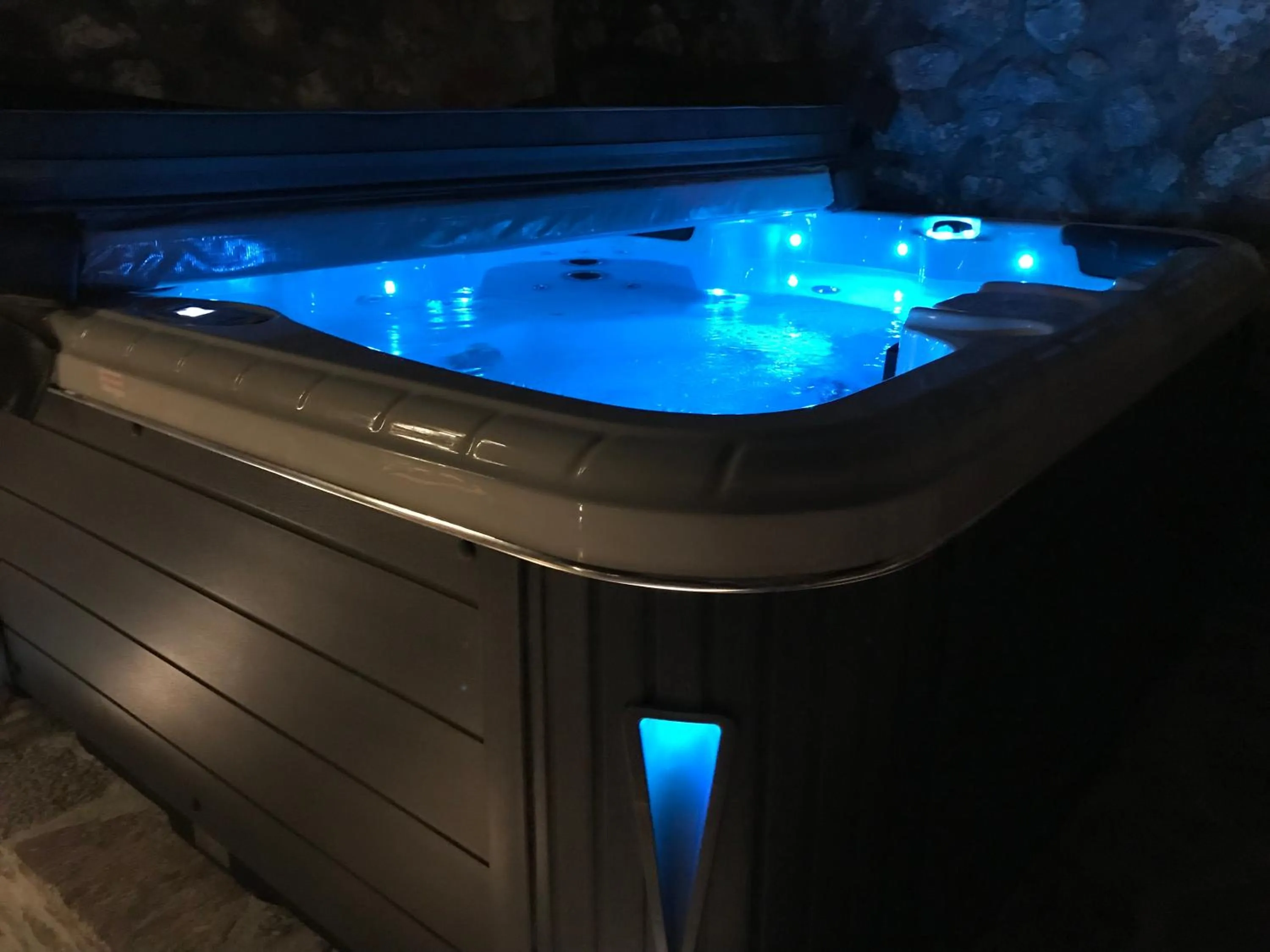 Hot Tub in PortaDelMare deluxe suites